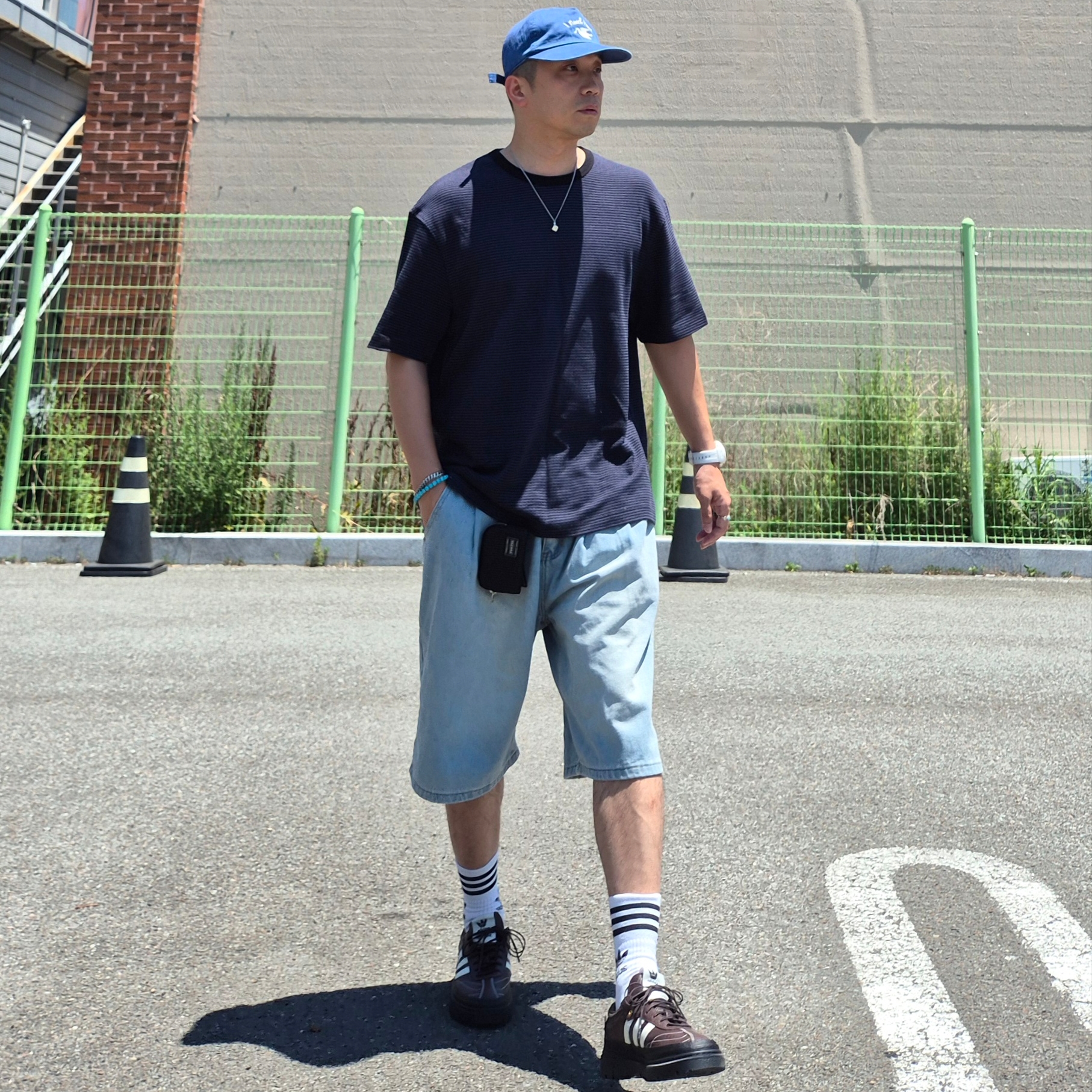 Adidas x Song for the Mute 007 Samba LX Freizeit Aurora Coffee, Porter Drawing Coin Key Case Black 착용 스타일 - 1