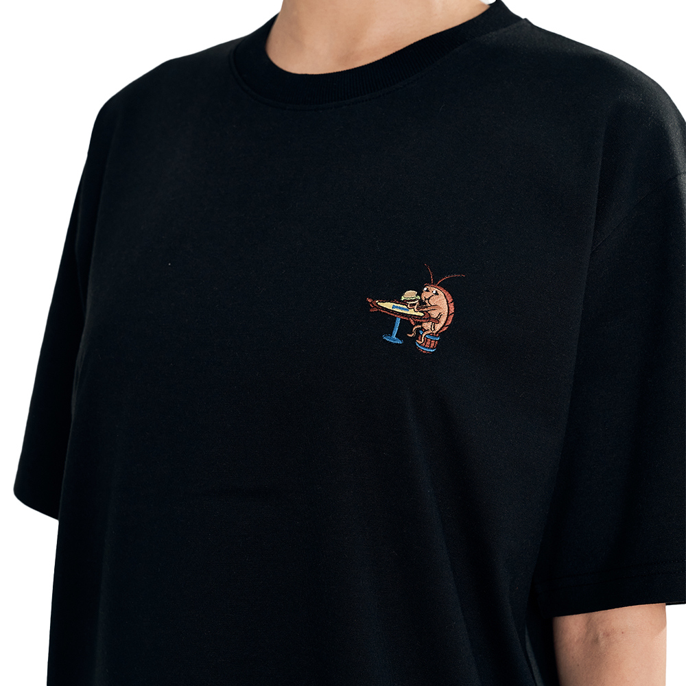 댄꼼마 x 스폰지밥 게살버거 먹는 바선생님 자수 반팔 티셔츠(DANCOMMA x SpongeBob Krabby Patty-Eating Cockroach Embroidered Short Sleeve T-Shirt) - 5