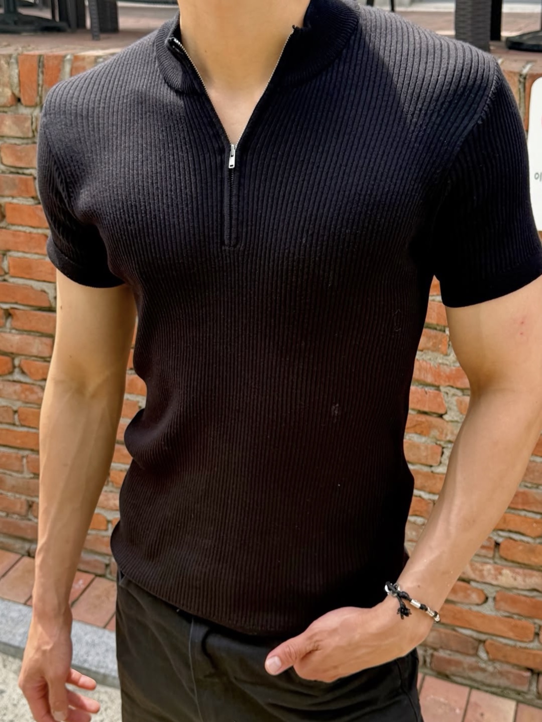 PHOS333 M Slim Fit Half Zip Knit Black 착용 스타일 - 3