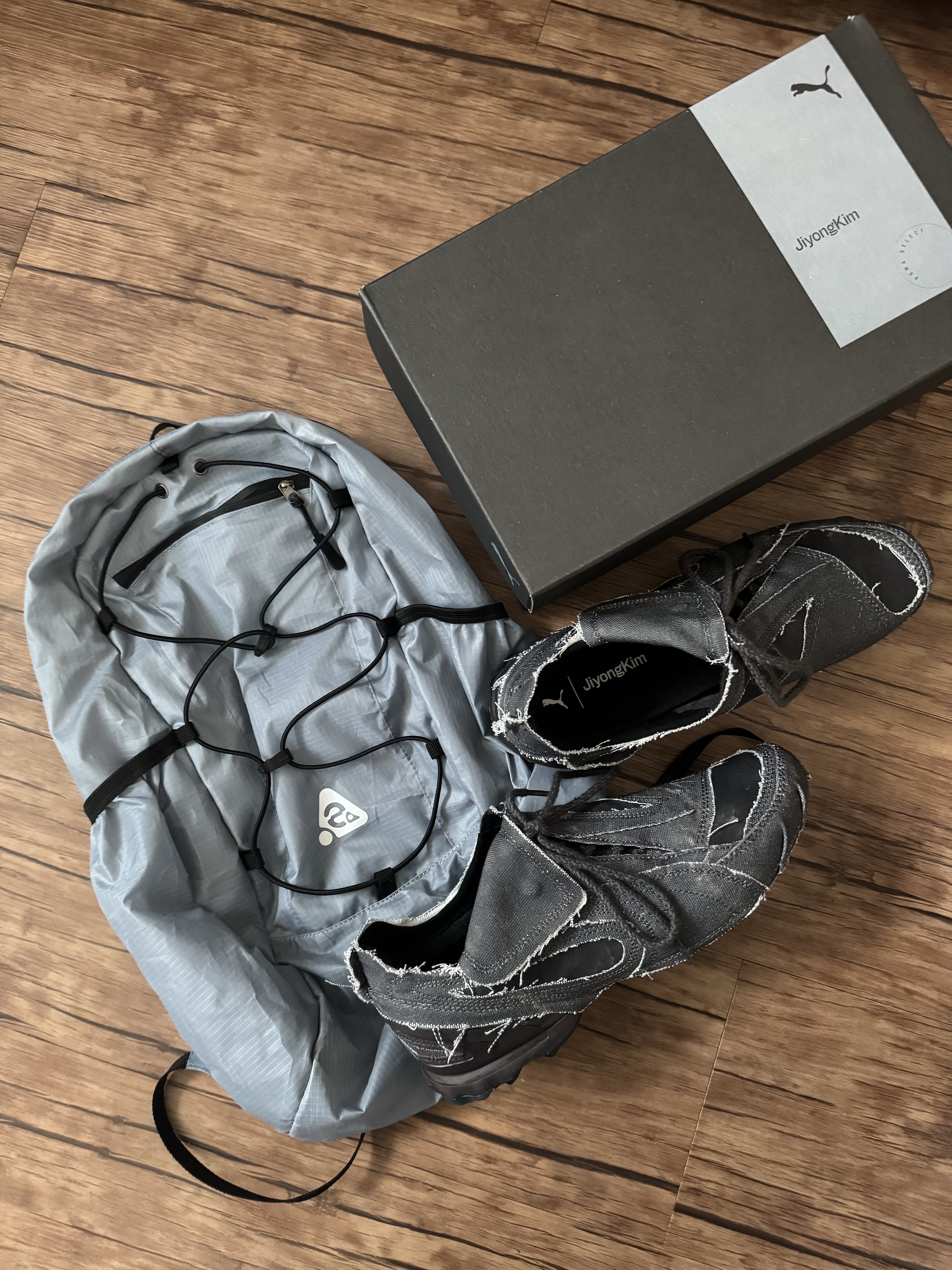 Puma x Jiyong Kim V-S1 Craft Dark Coal Black, Heisan Ultra-light Compact Pocketbag V2 - Lightblue (M) 착용 스타일 - 2