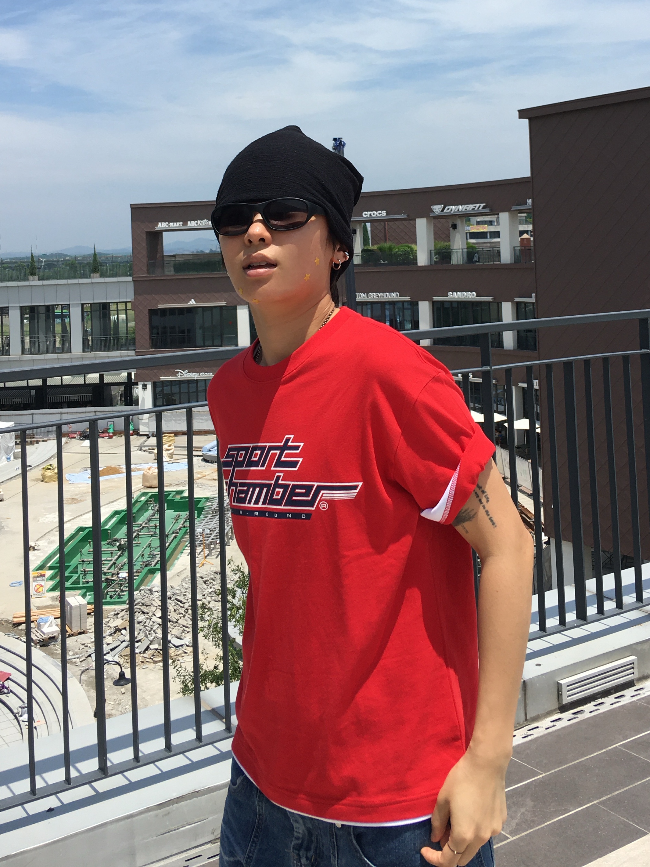 SPORT CHAMBER Pulse Logo T-Shirt Red 착용 스타일 - 1