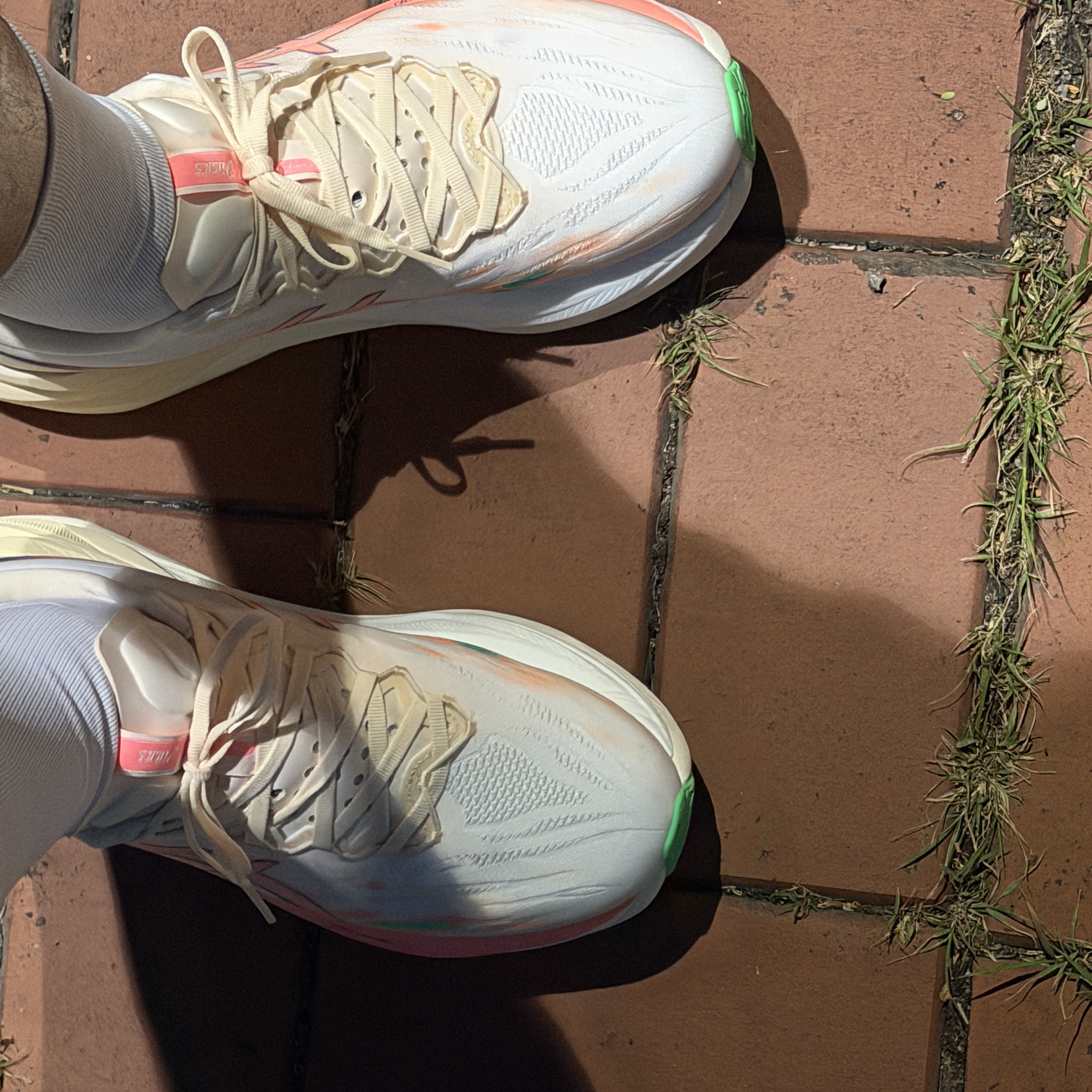 Asics Superblast 3 Seashell Sun Coral 착용 스타일