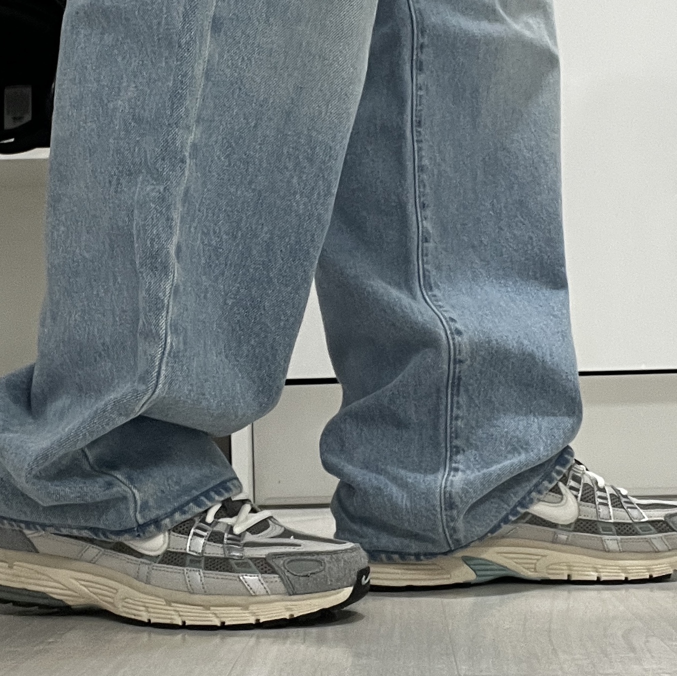 Nike P-6000 Flat Pewter Light Iron Ore 착용 스타일 - 3