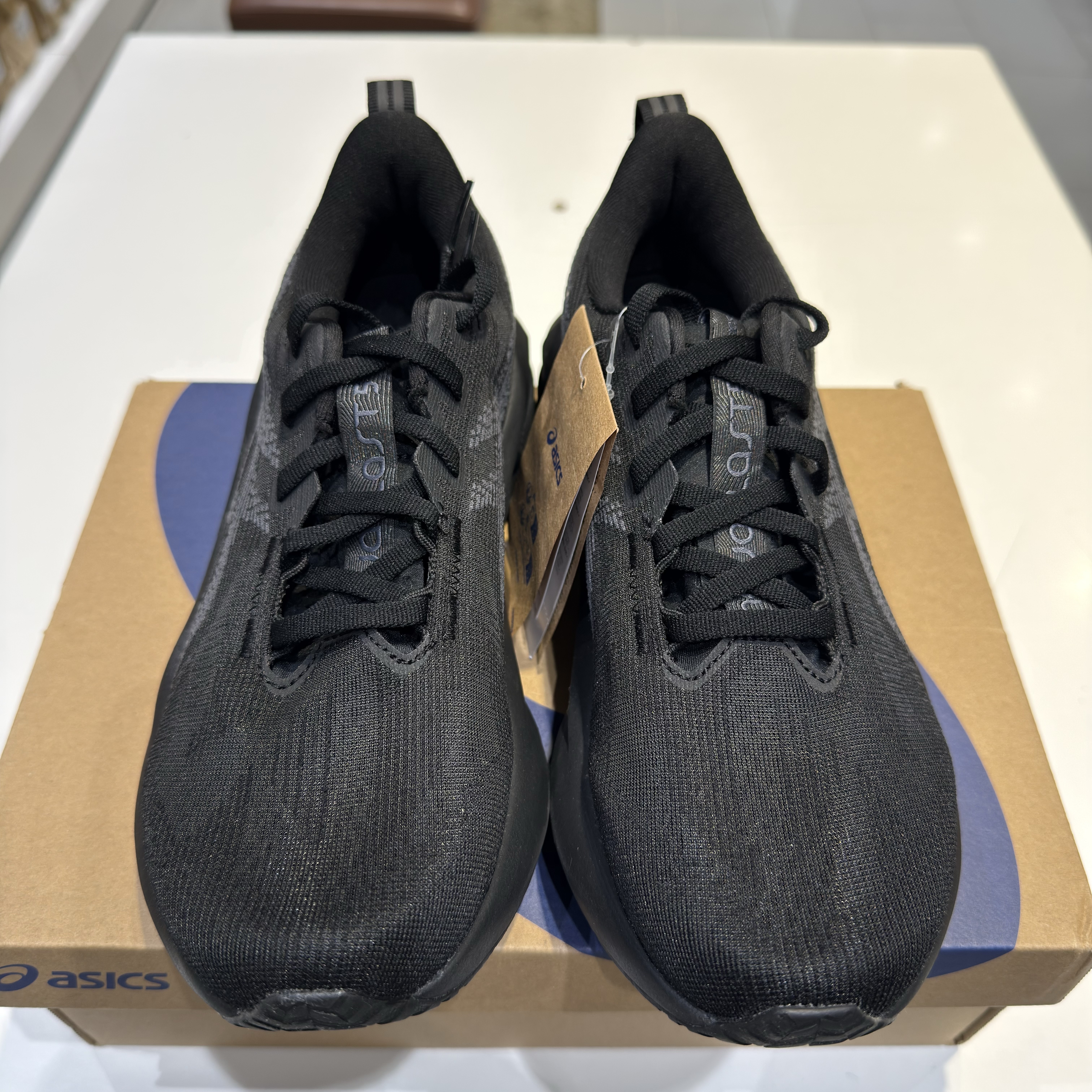 Asics Novablast 5 Black Carrier Grey 착용 스타일 - 1