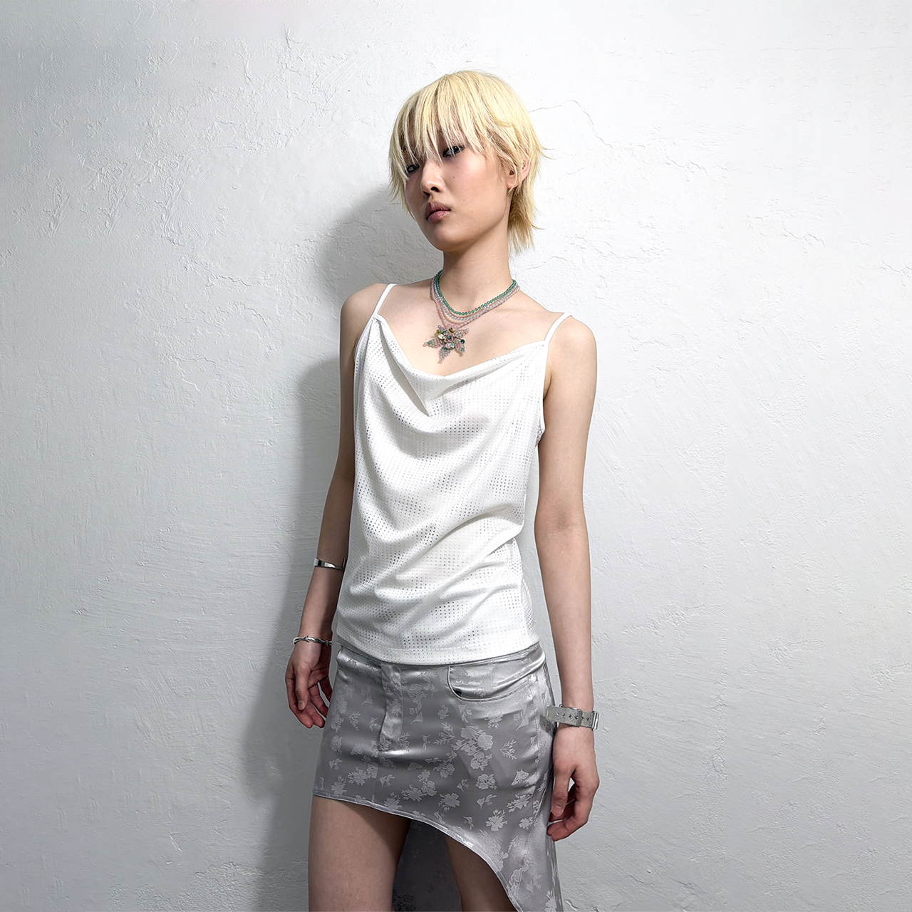 스틸레써디 글리터 카울 넥 캐미솔: 화이트(Still Lethardy Glitter Cowl Neck Camisole: White) - 6