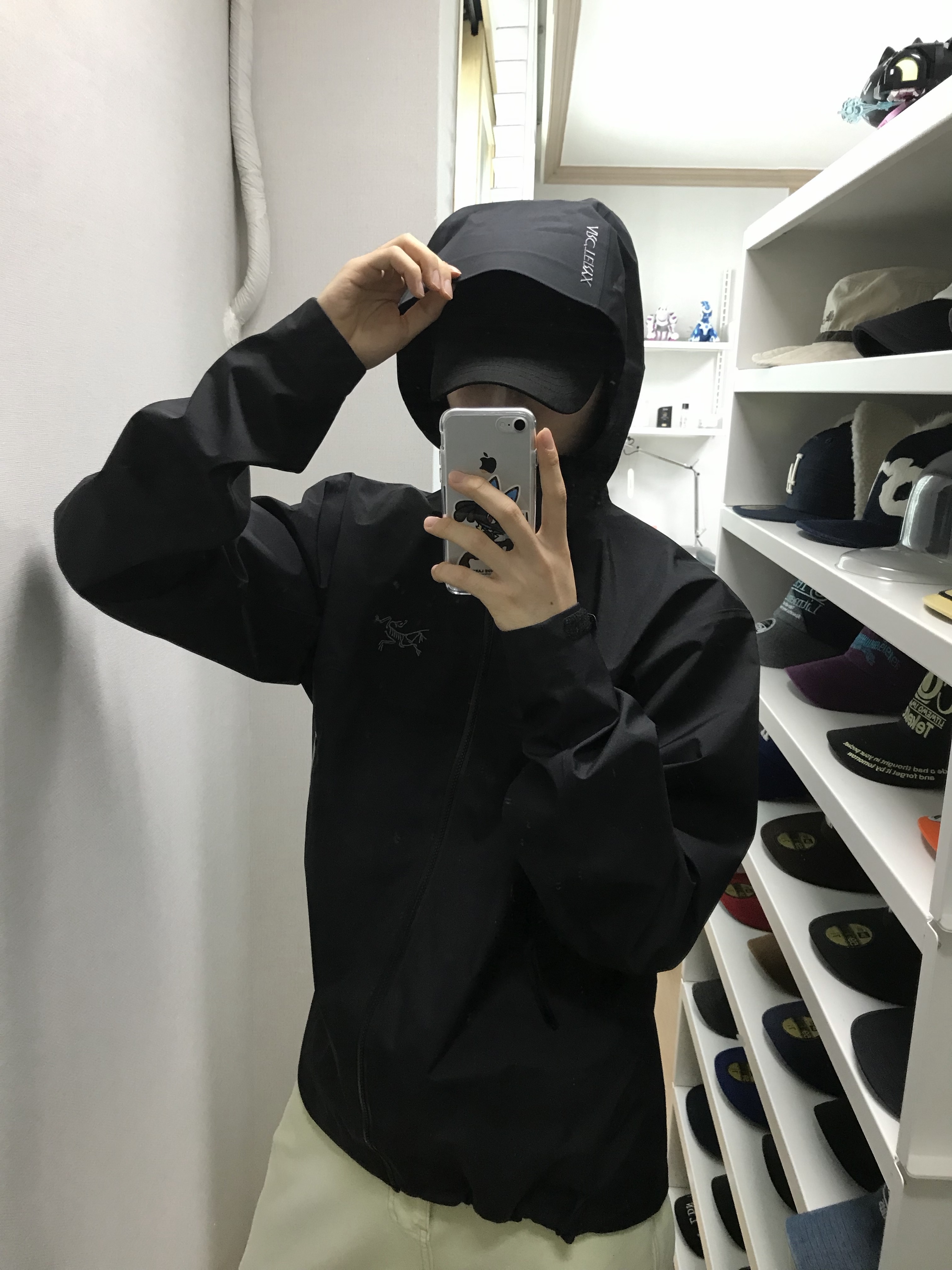 Arc'teryx Beta Jacket Black 착용 스타일 - 2