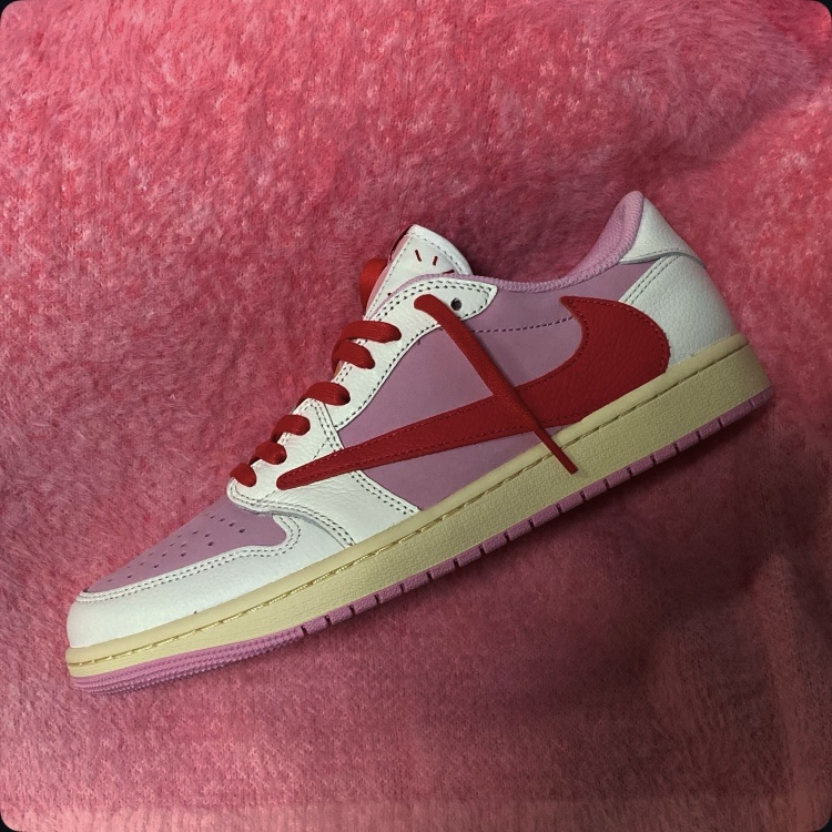 Jordan 1 x Travis Scott Retro Low OG SP Sail Tropical Pink, Jordan Wordmark Cardigan Aster Pink (FV7426-629) 착용 스타일 - 2