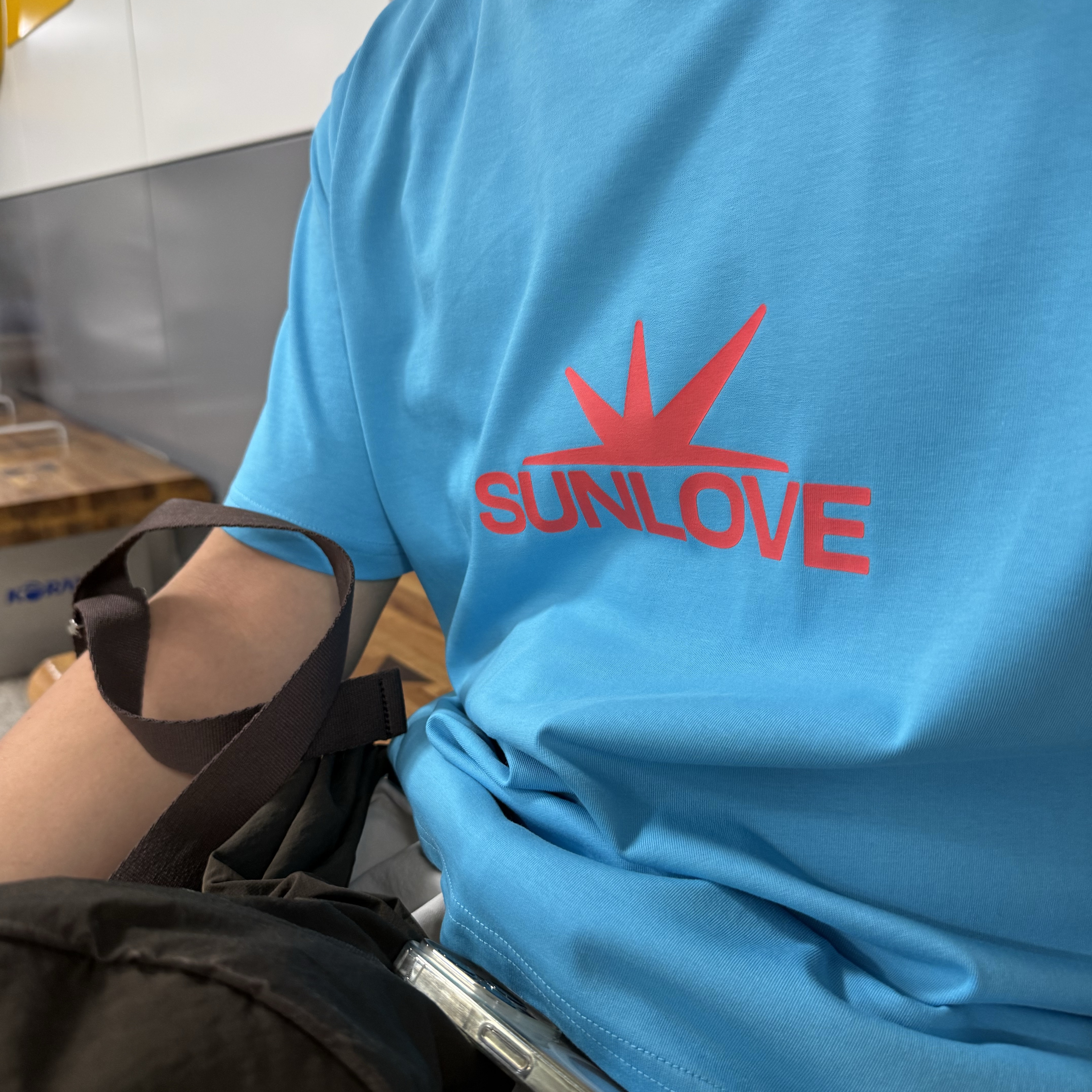 [더블적립] sunlovetour Daybreak Logo Tee Blue 착용 스타일