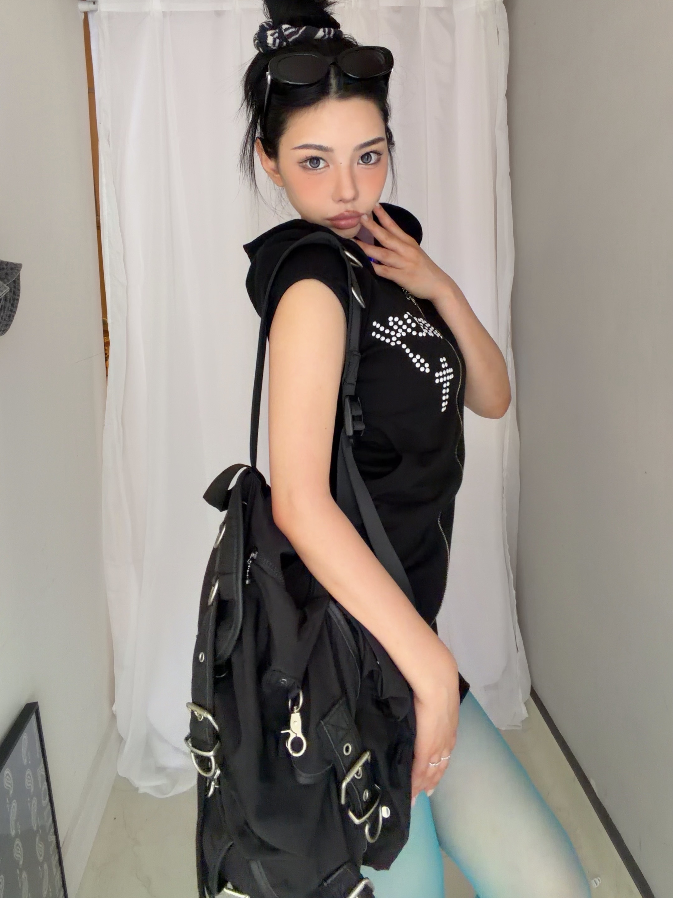 (W) Fancy Club Hotfix Puff Sleeve Hooded Dress Black, Vacant Archive Popo Strap Backpack Black 착용 스타일 - 2