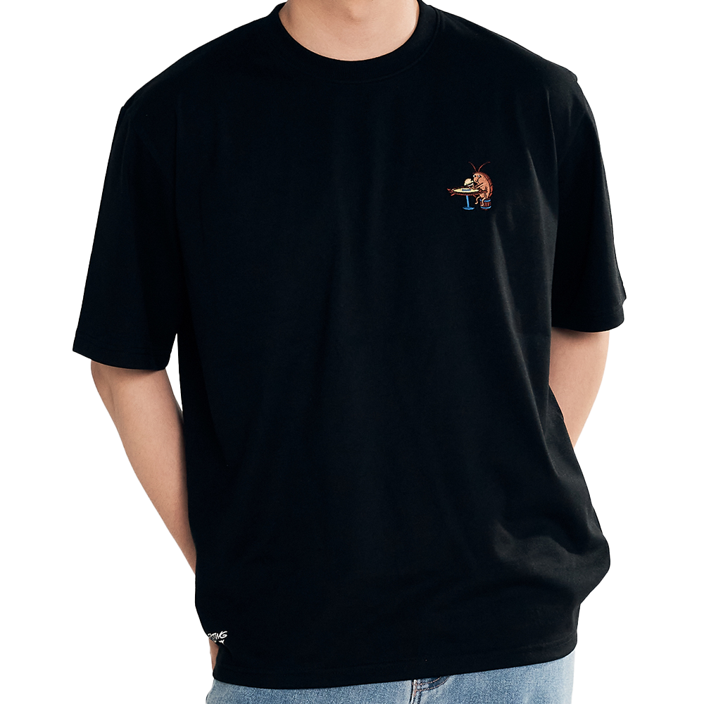 댄꼼마 x 스폰지밥 게살버거 먹는 바선생님 자수 반팔 티셔츠(DANCOMMA x SpongeBob Krabby Patty-Eating Cockroach Embroidered Short Sleeve T-Shirt) - 4