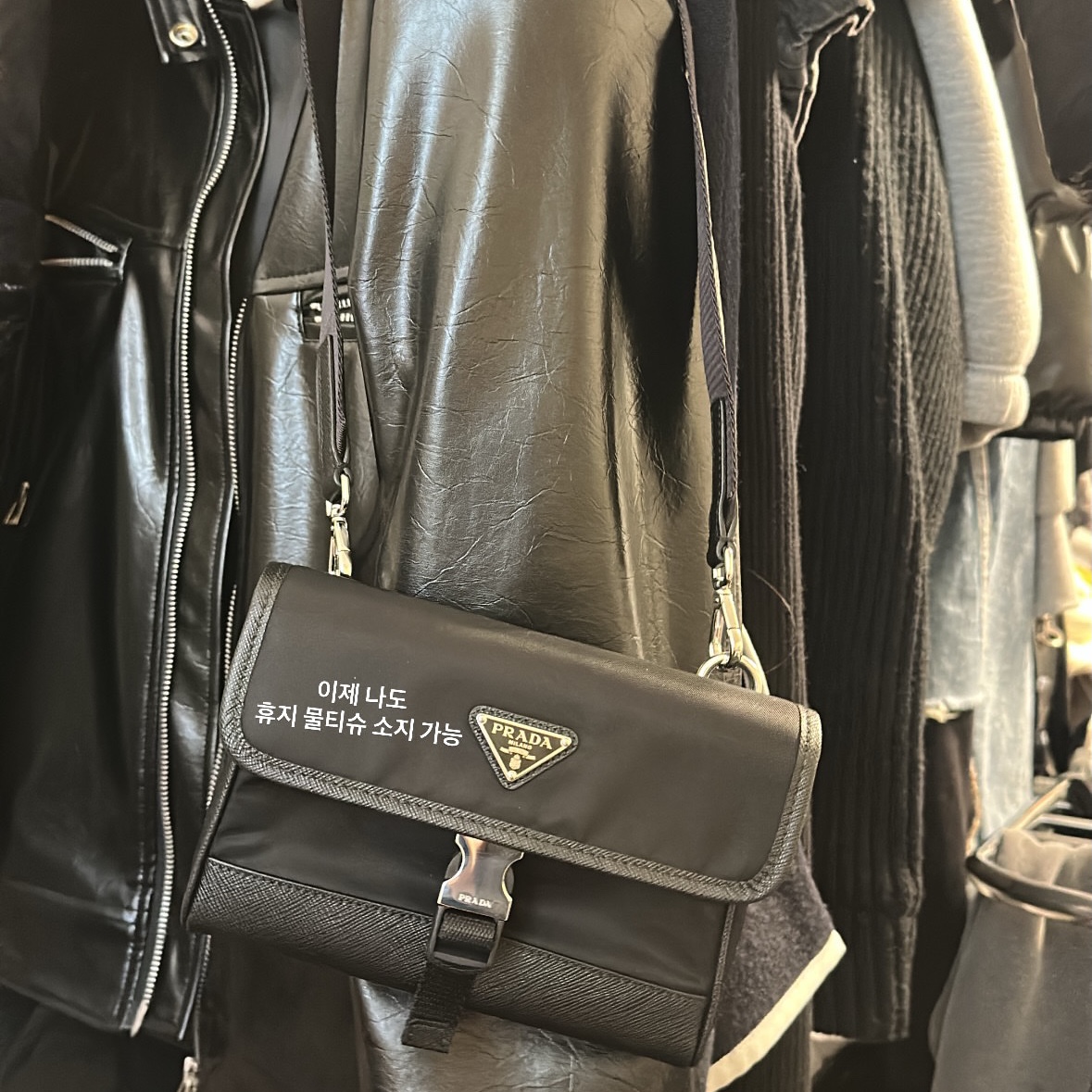 Prada Re-Nylon and Saffiano Leather Smartphone Case Black 착용 스타일