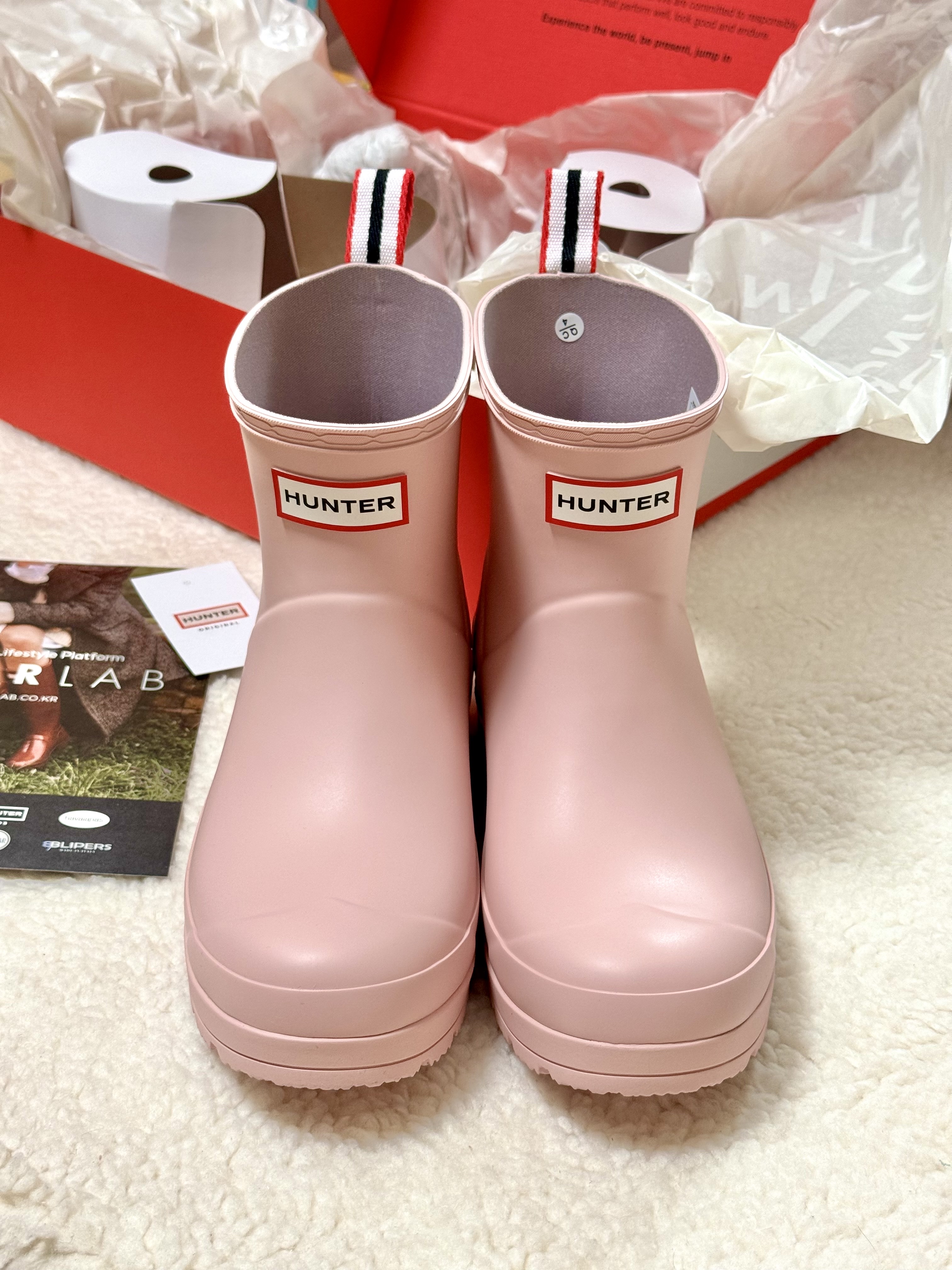 (W) Hunter Play Short Wellington Boots Azalea Pink 착용 스타일 - 5