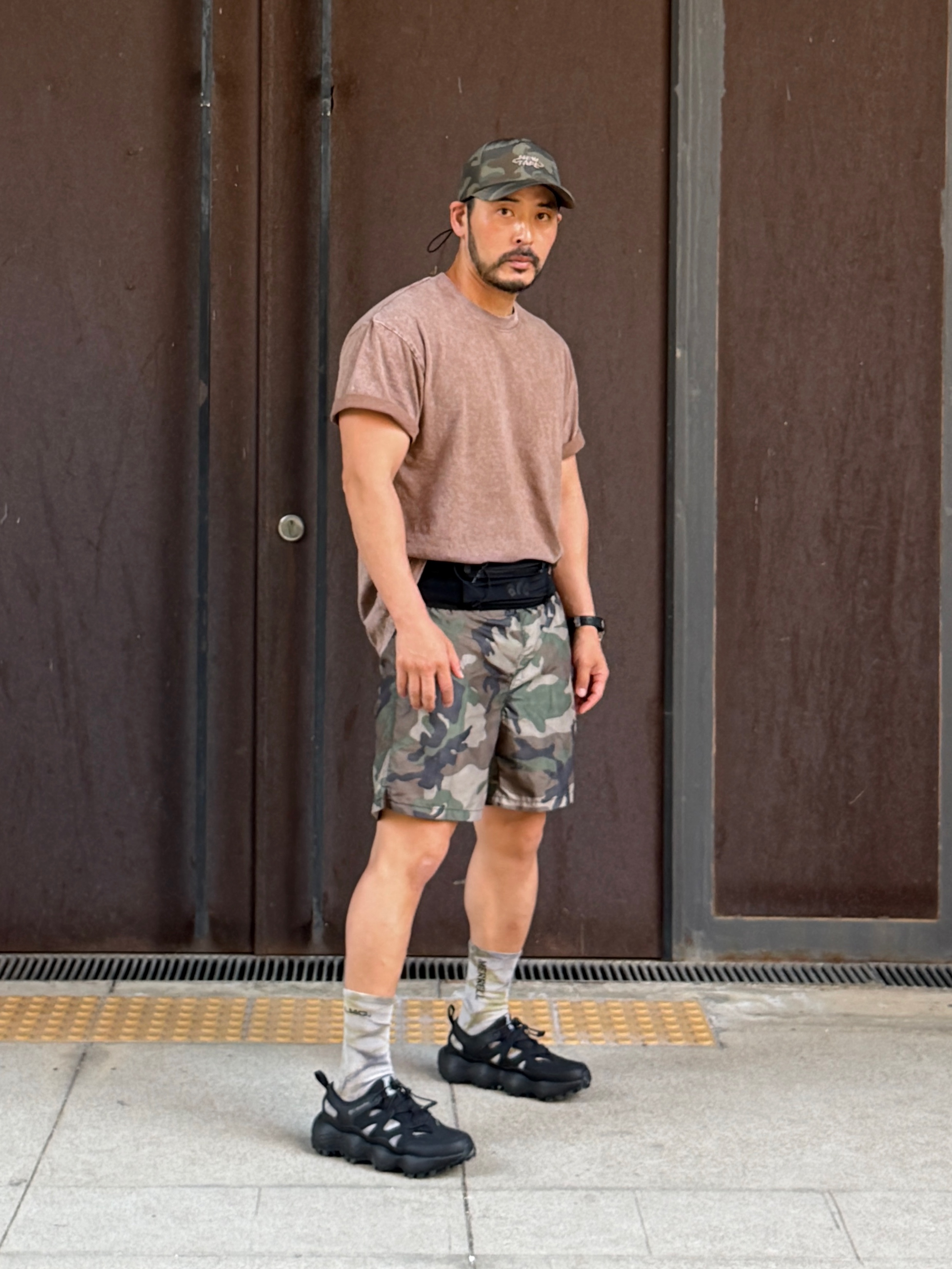 Columbia Thrive Revive Shandal Black Monument 착용 스타일 - 2