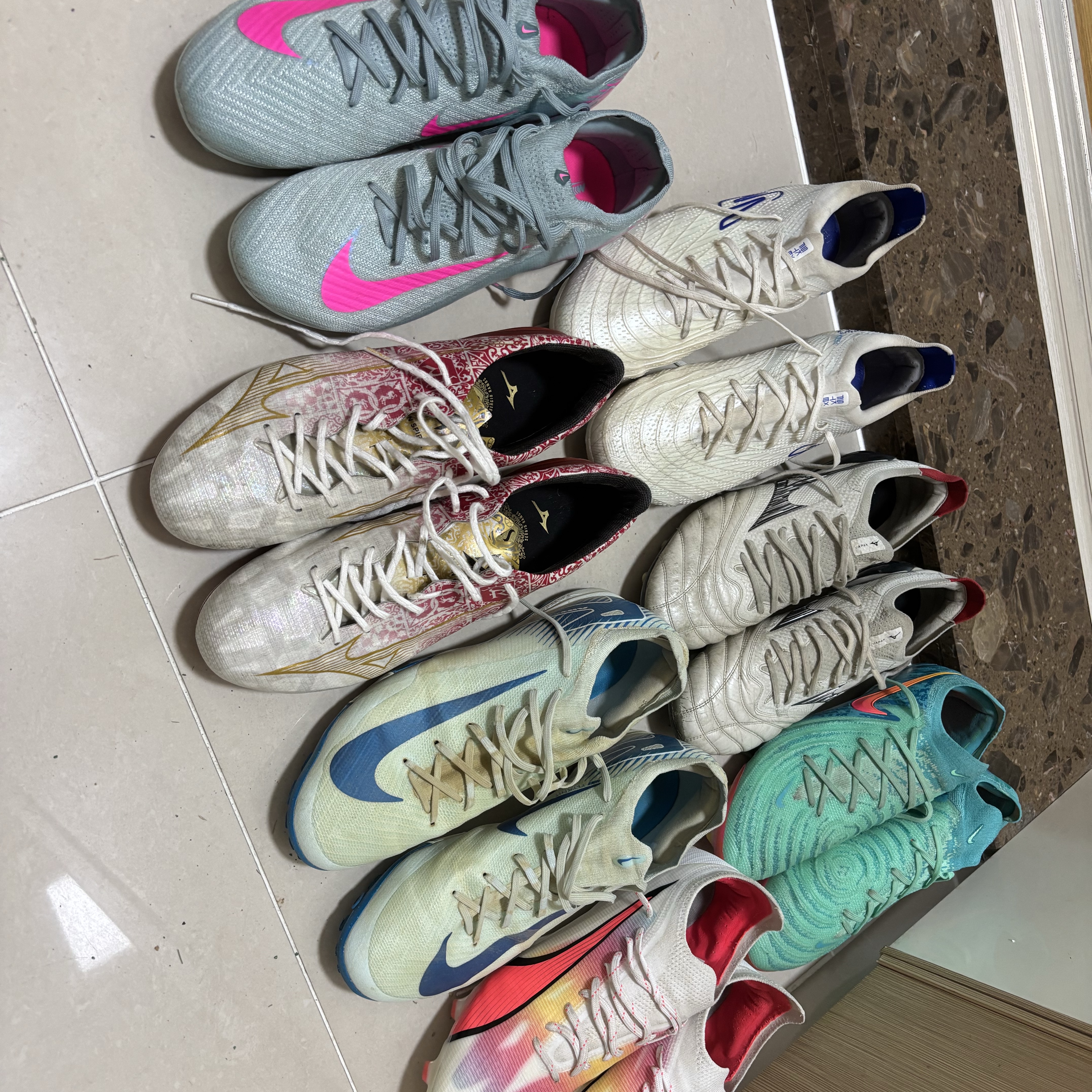 Nike Zoom Mercurial Vapor 16 Elite AG Pro Ocean Cube Pink Blast, Mizuno Alpha Japan SR4 White Gold 착용 스타일 - 1