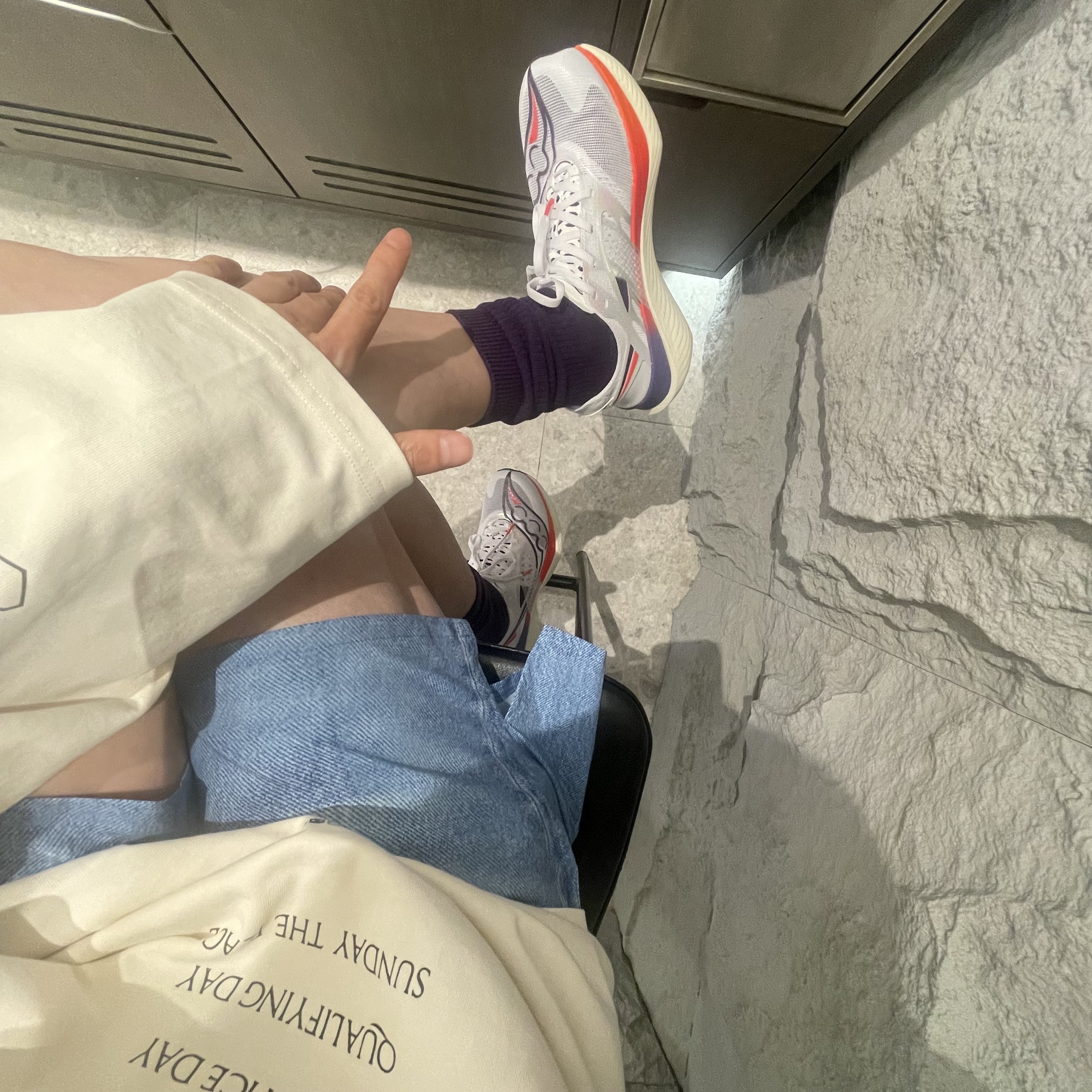 Saucony Endorphin Elite White Vizired 착용 스타일