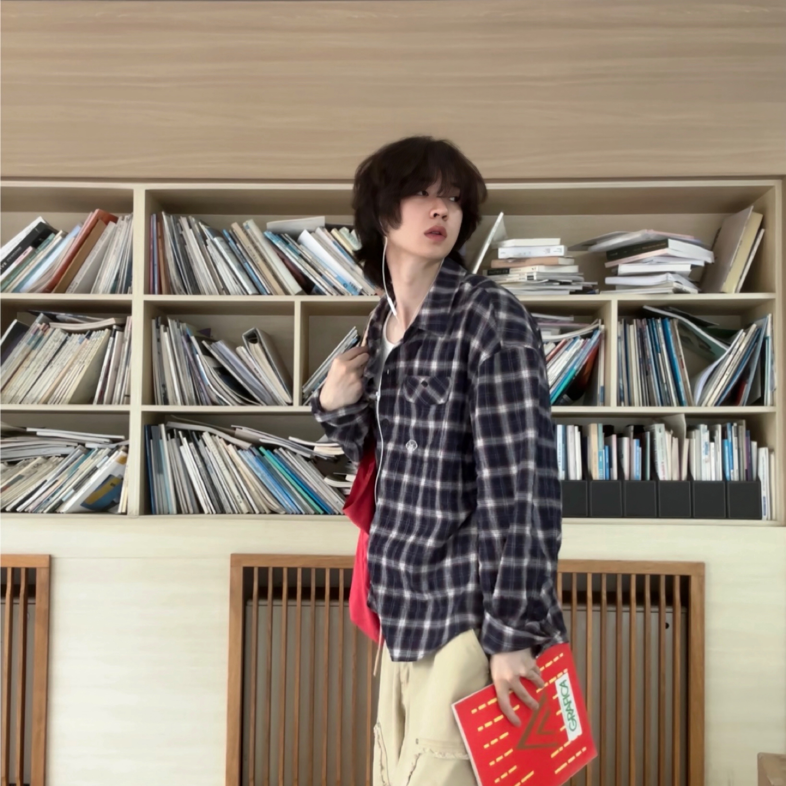 Xlim Ep.7 Synopsis 02 Bag Red 착용 스타일 - 6