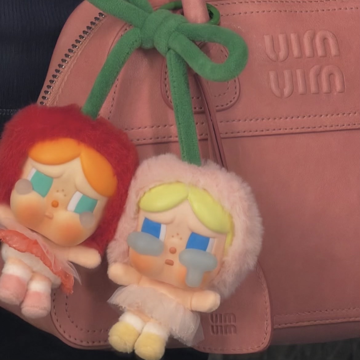 Pop Mart Crybaby Crying For Love Series Vinyl Plush 착용 스타일 - 2