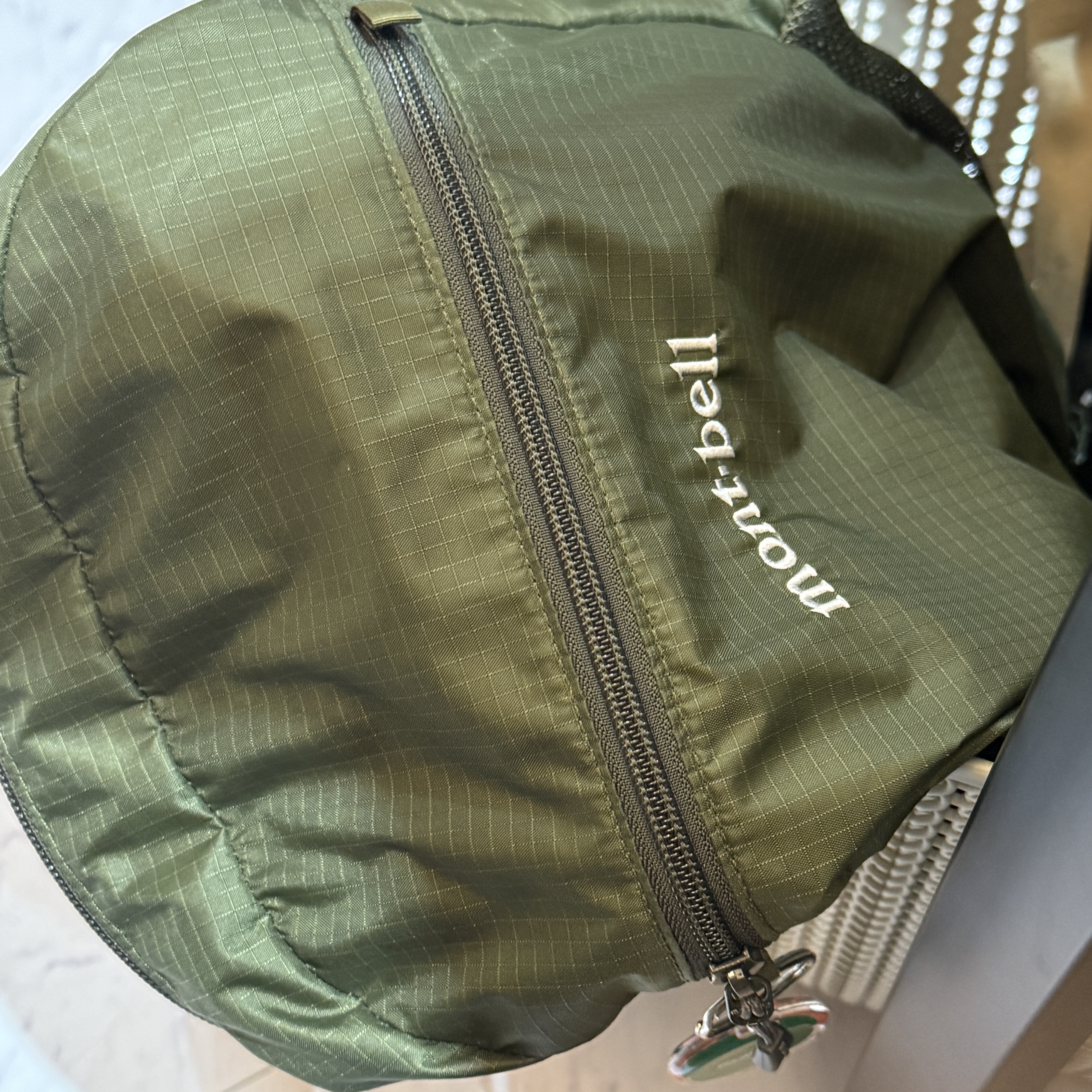 Montbell Pocketable Light Pack 15 Khaki 착용 스타일