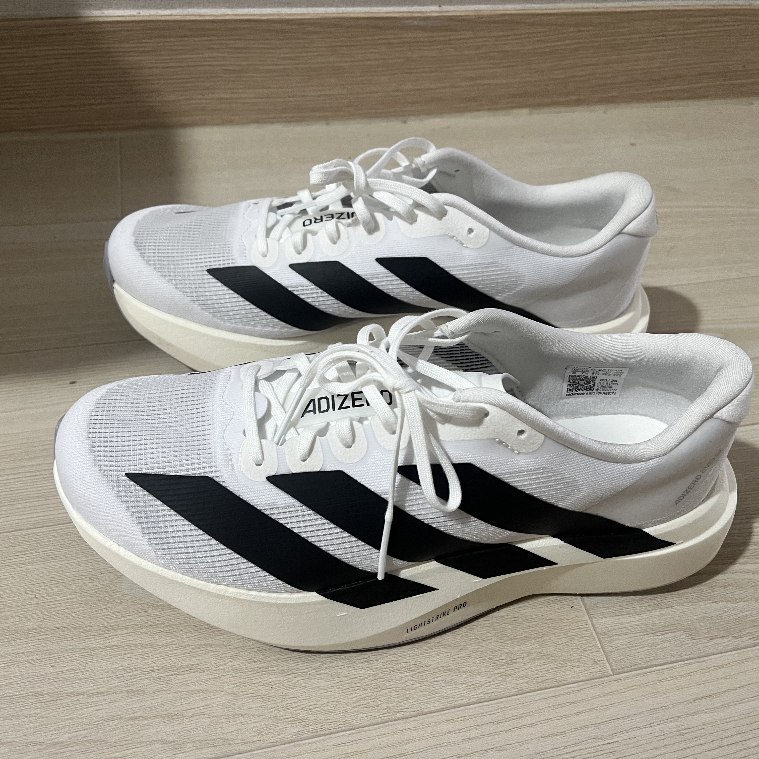Adidas Adizero EVO SL Cloud White Core Black 착용 스타일 - 1