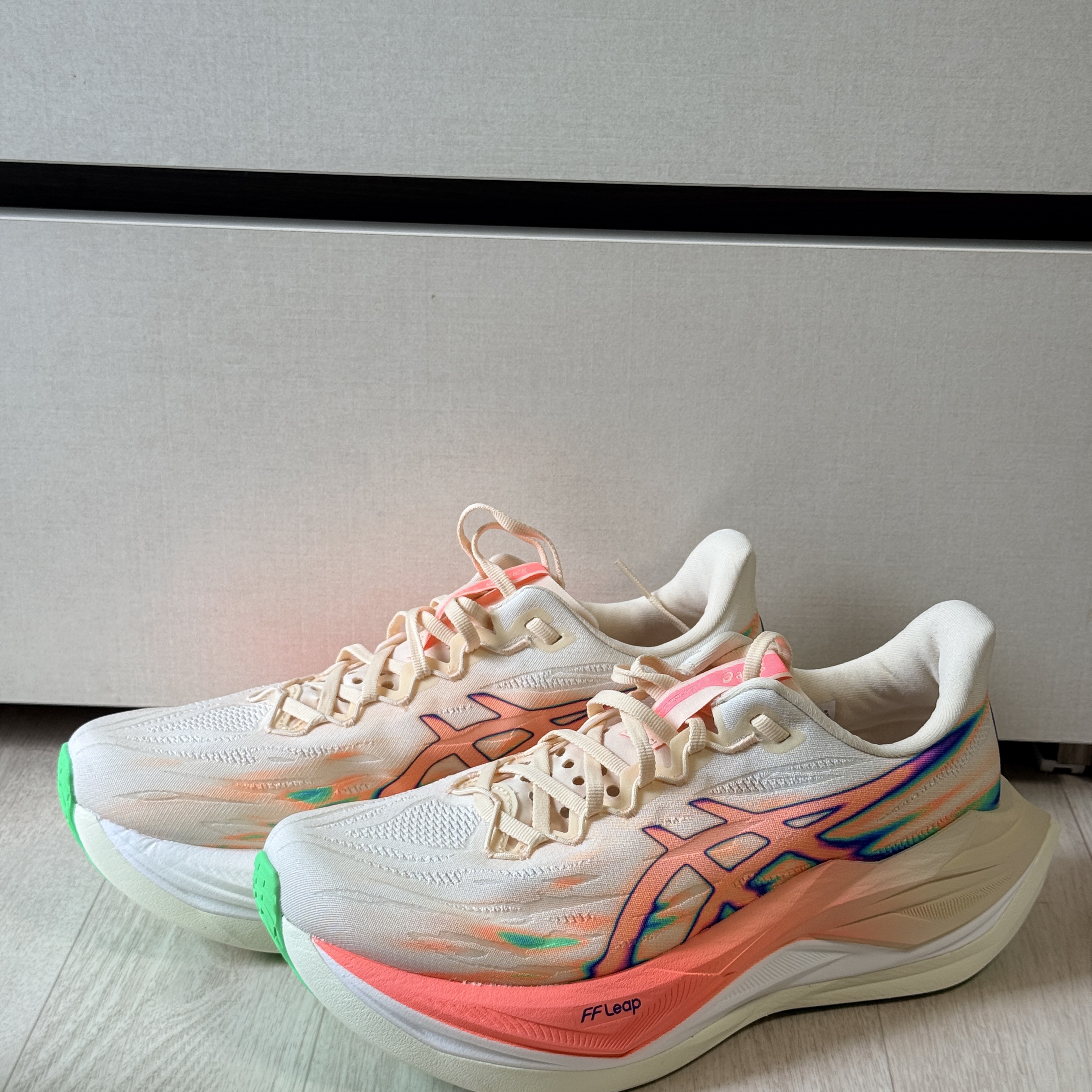 Asics Superblast 3 Seashell Sun Coral 착용 스타일 - 1