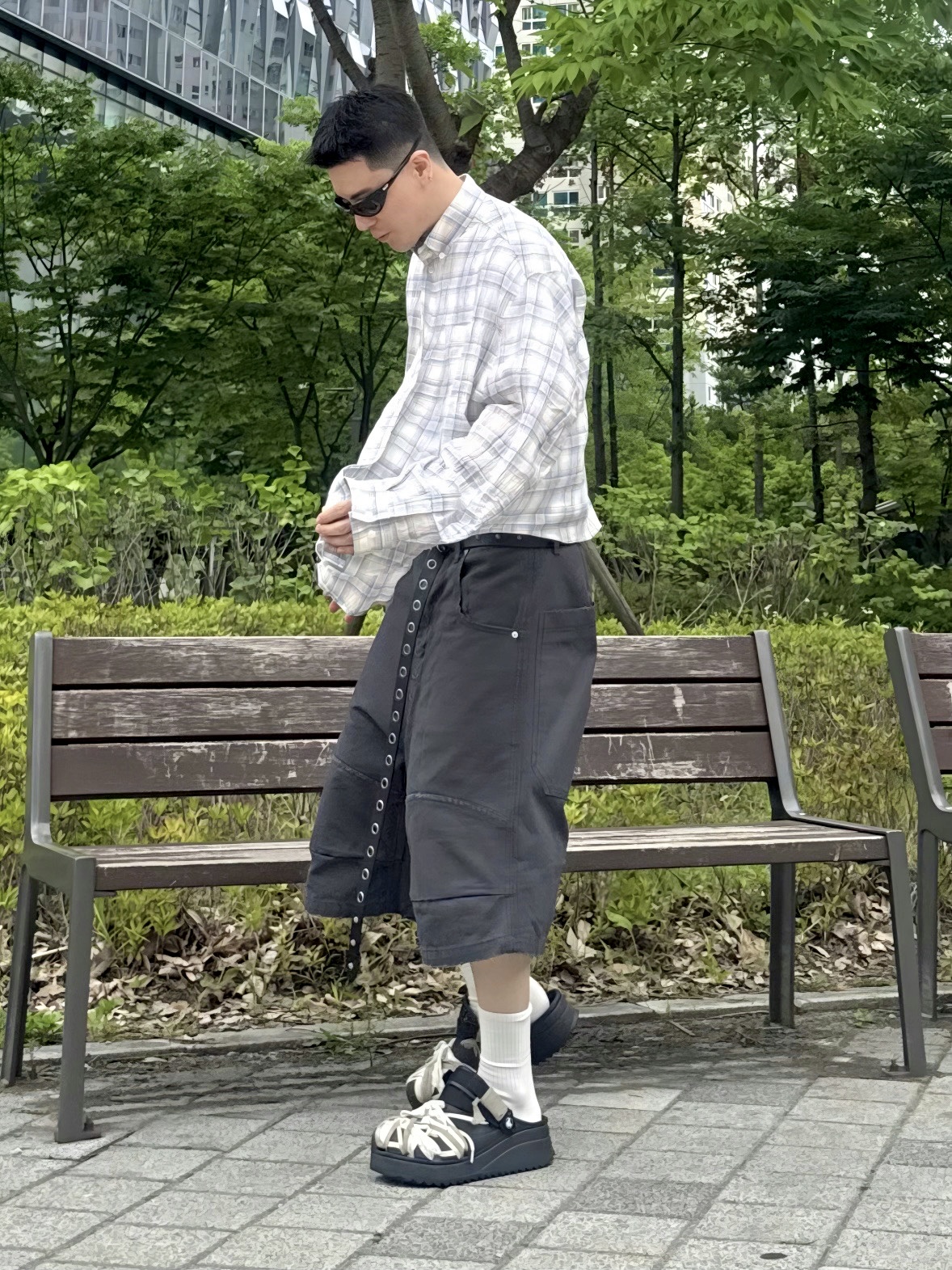 MJD Canvas 3D Knee Shorts Charcoal, MJD Oversized Drippy Shirt Blue 착용 스타일 - 1