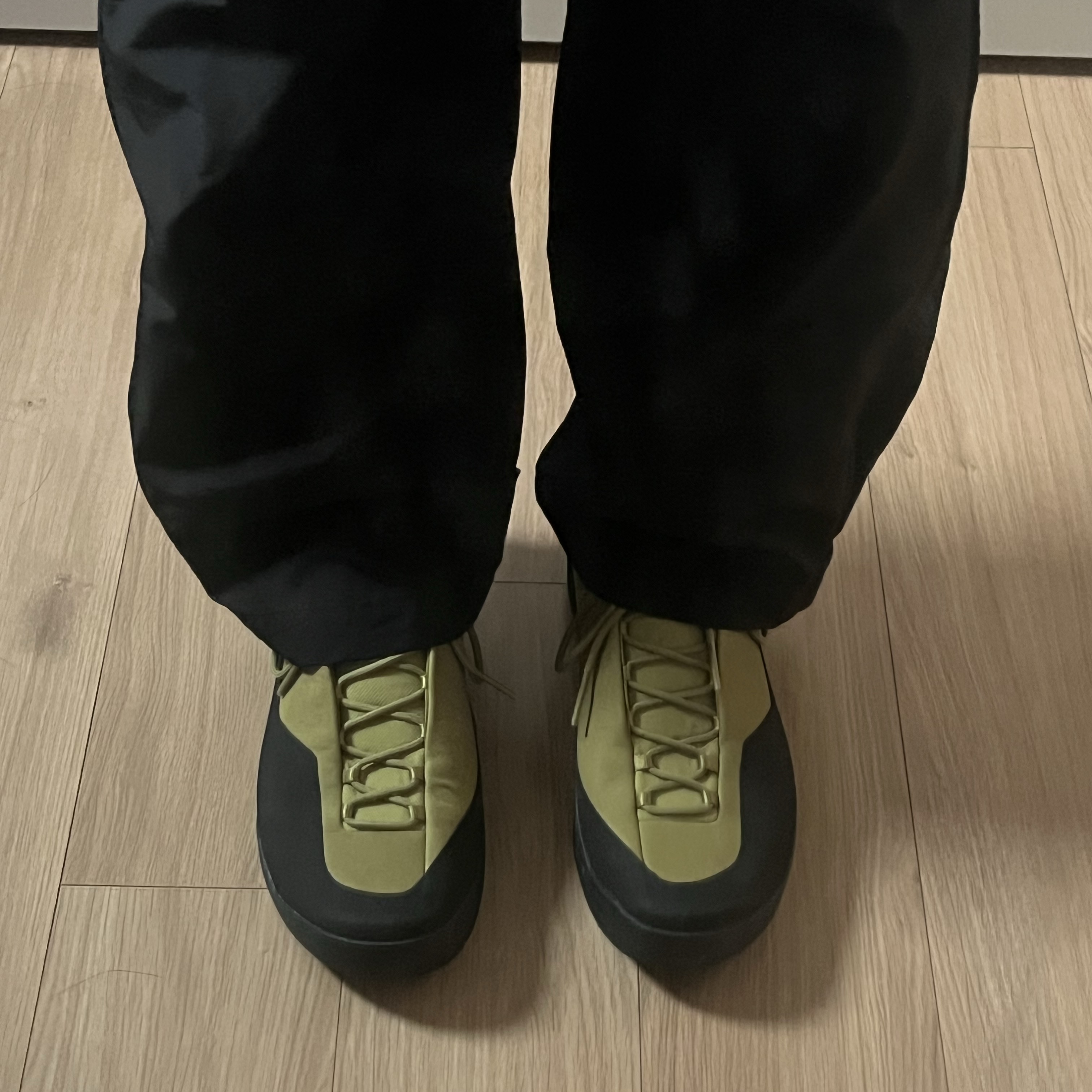 Arc'teryx Konseal Olive Moss Black 착용 스타일 - 4