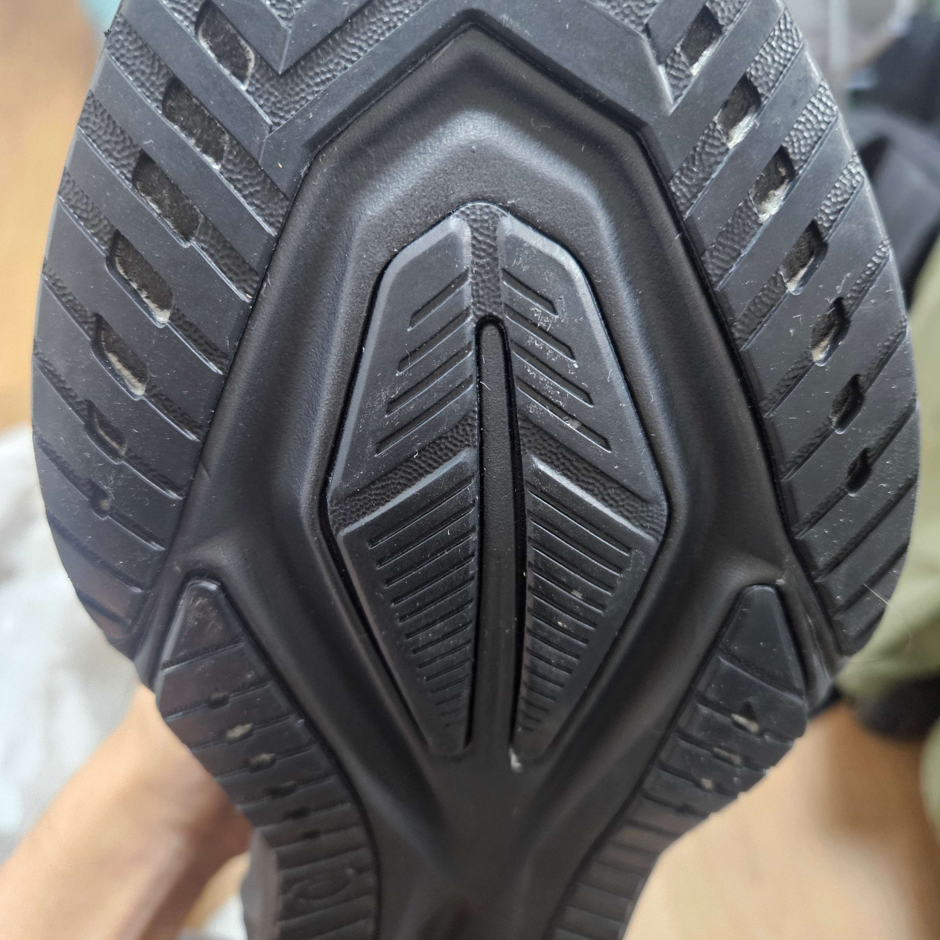 Asics Novablast 5 Black Carrier Grey 착용 스타일 - 2
