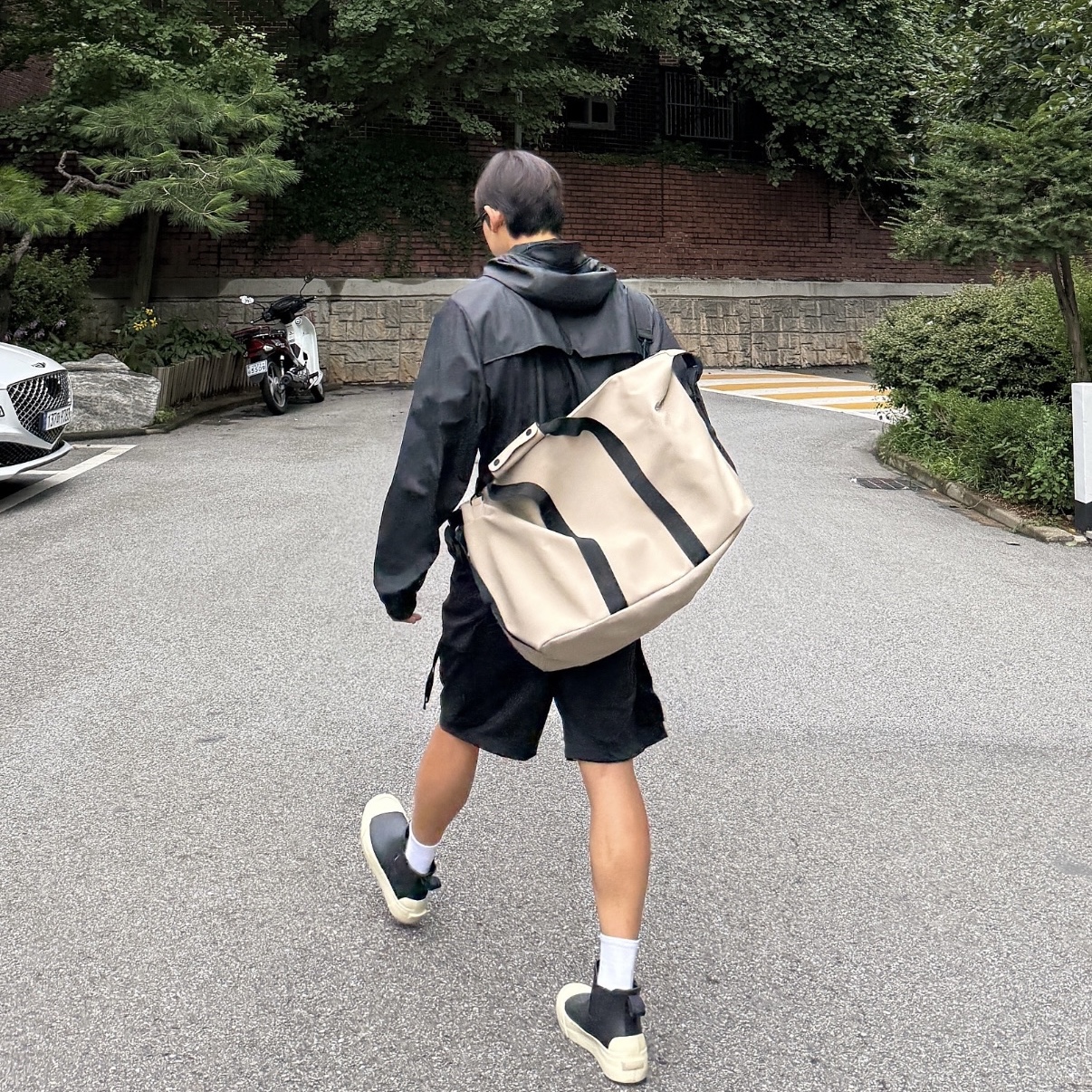 SUBCATEGORY SUB F751 Black & Cream 착용 스타일 - 1