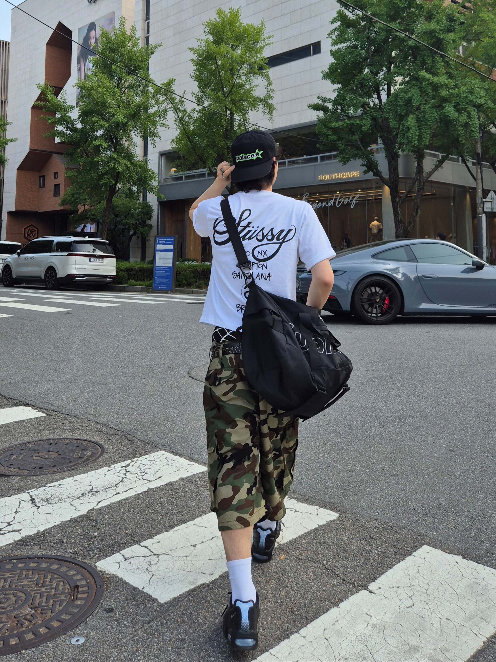 Palace P Star 6-Panel Black - 26SS, Stussy World Tour T-Shirt White 착용 스타일 - 1