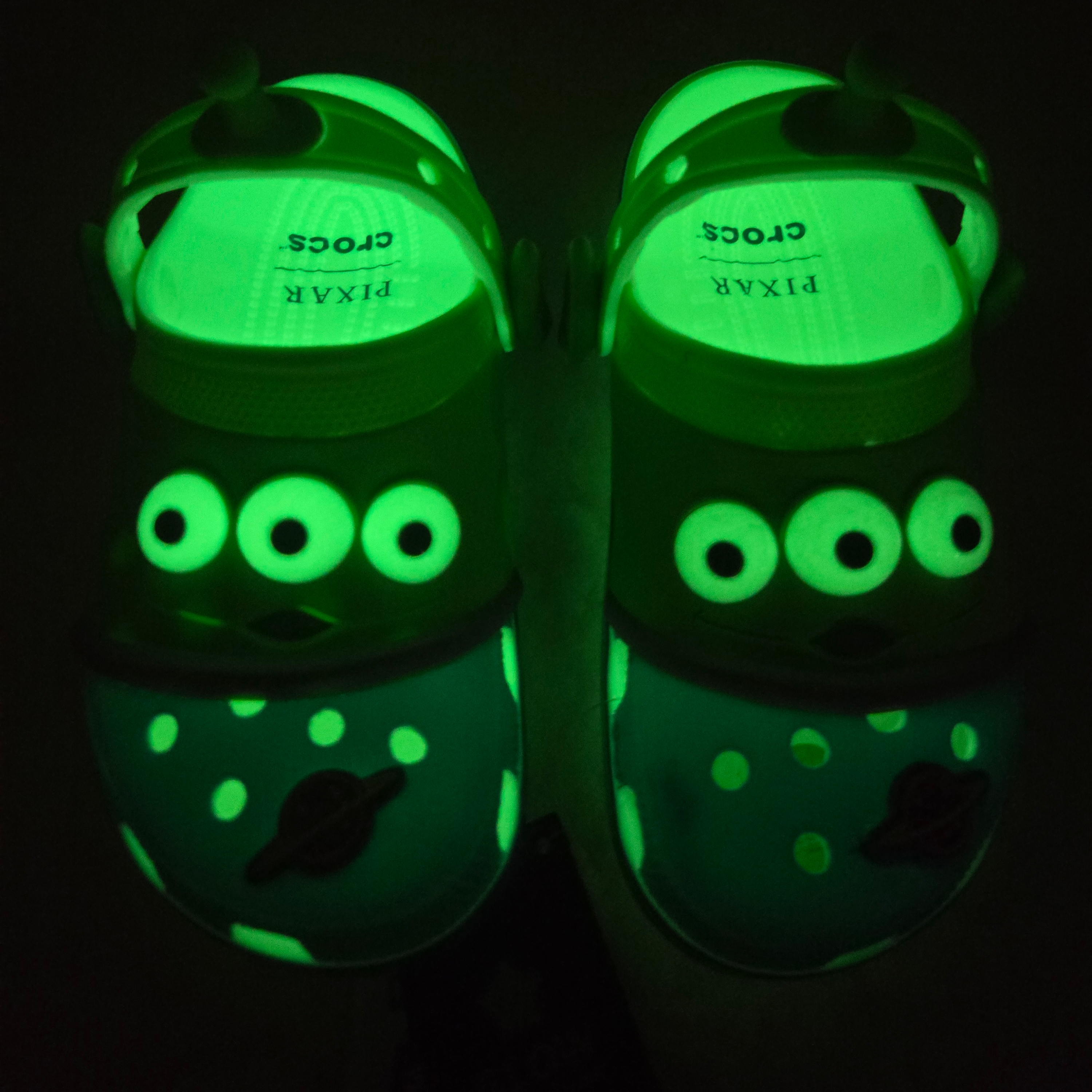 Crocs x Toy Story Alien Classic Clog Multi 착용 스타일