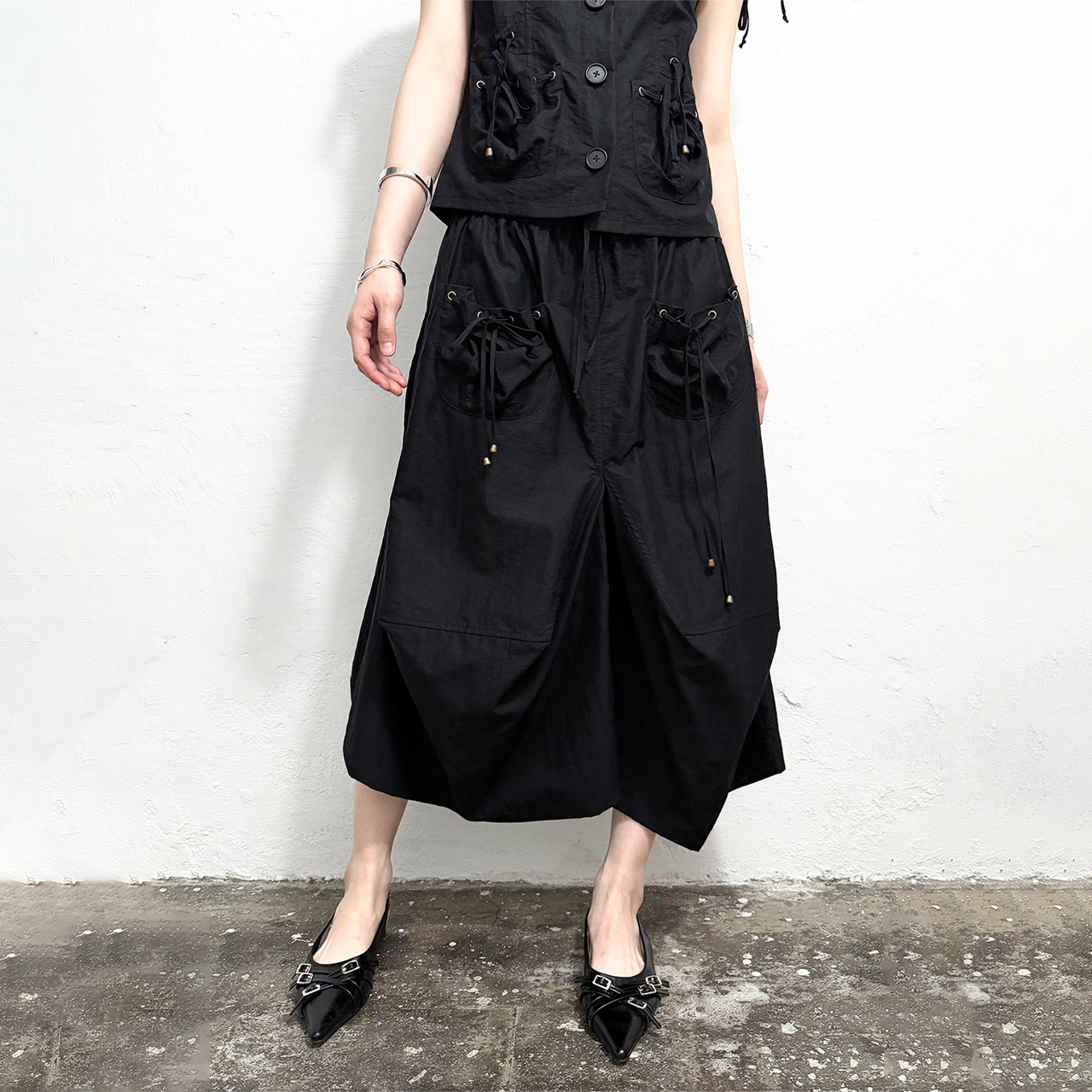 스틸레써디 볼륨 포켓 스트럭쳐드 스커트 블랙(Still Lethardy Volume Pocket Structured Skirt Black) - 3