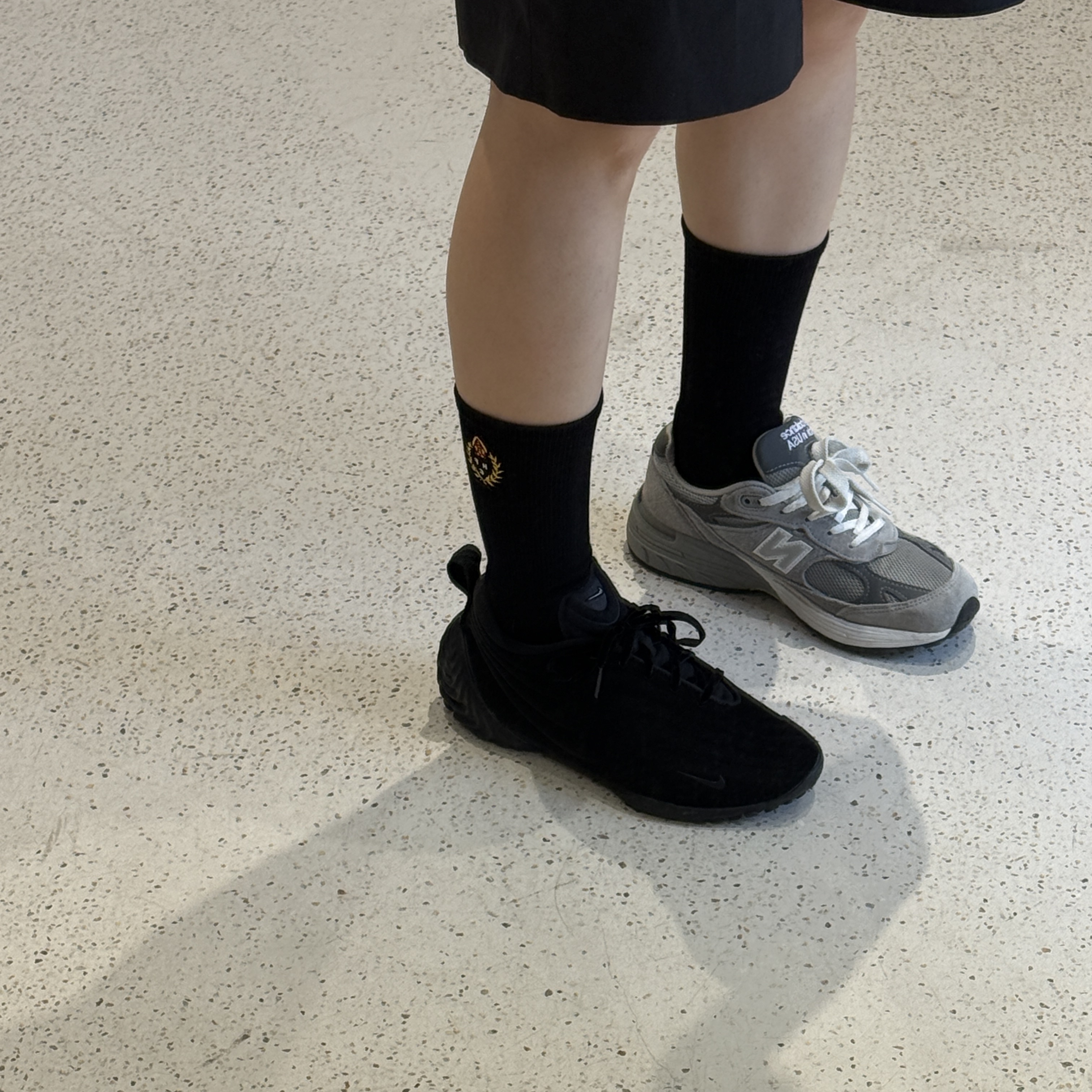 (W) Nike Astra Ultra Triple Black 착용 스타일 - 3