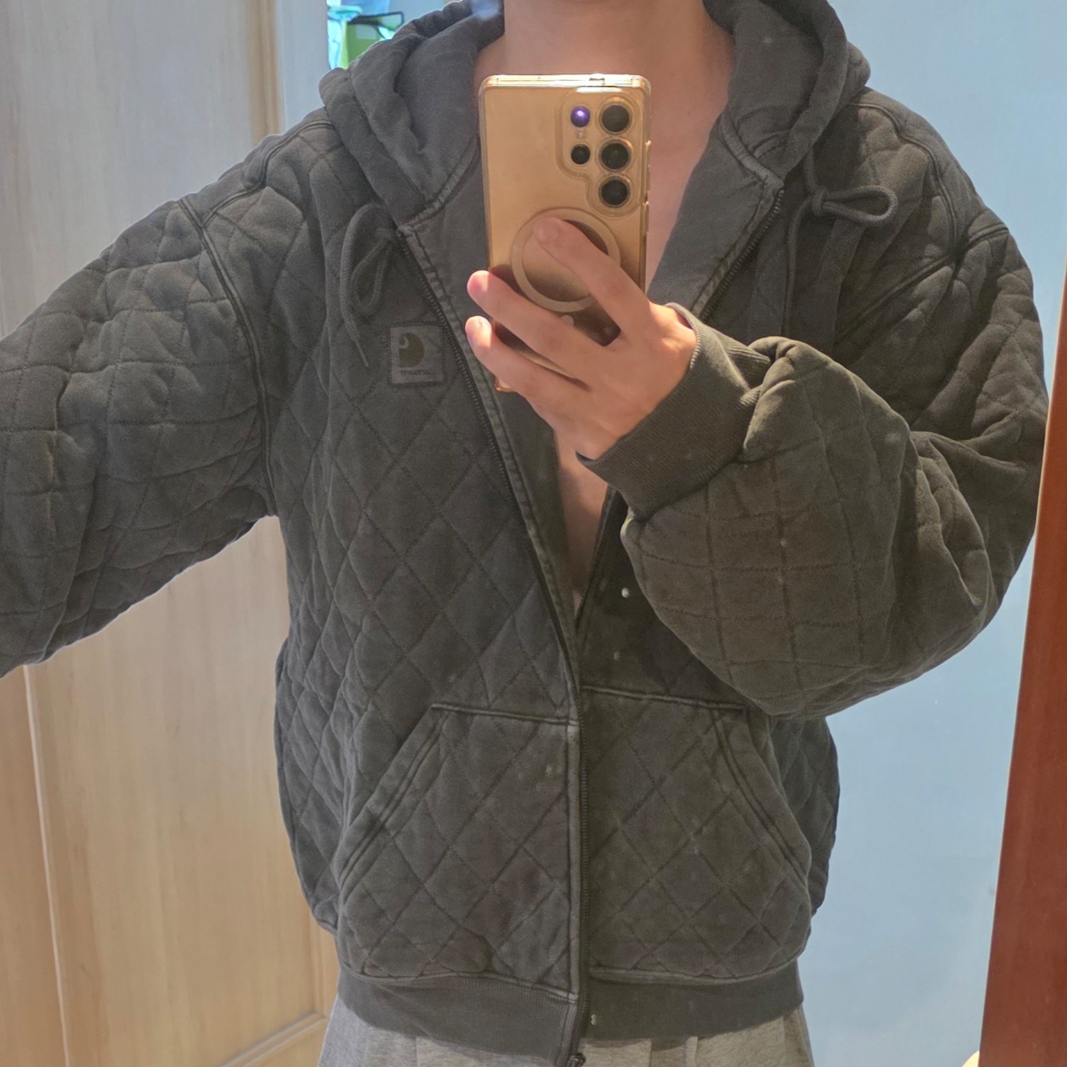 Carhartt WIP Hooded Vista Quilted Sweat Jacket Black Garment Dyed 착용 스타일