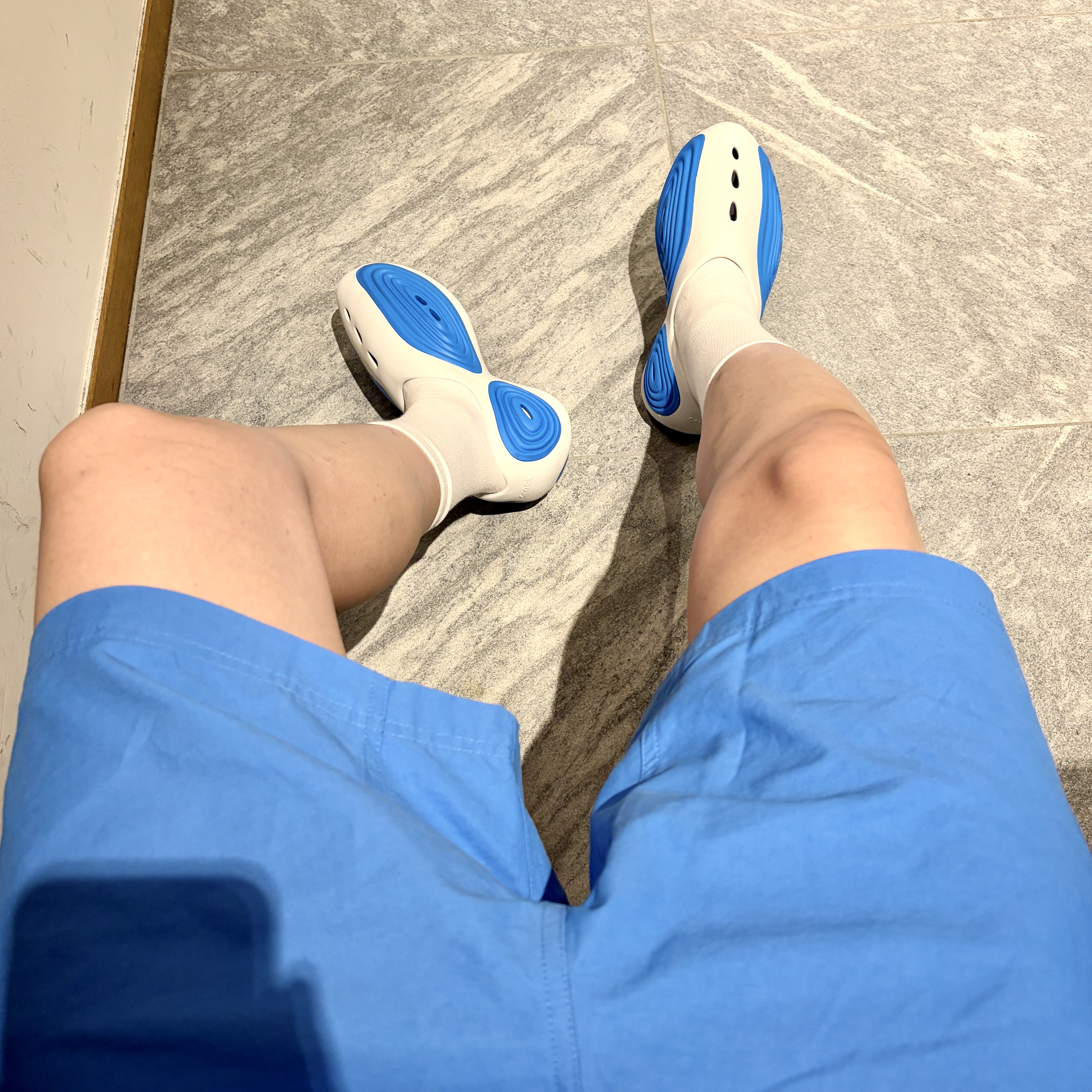 Crocs x Steven Smith Ripple Clog White Blue 착용 스타일