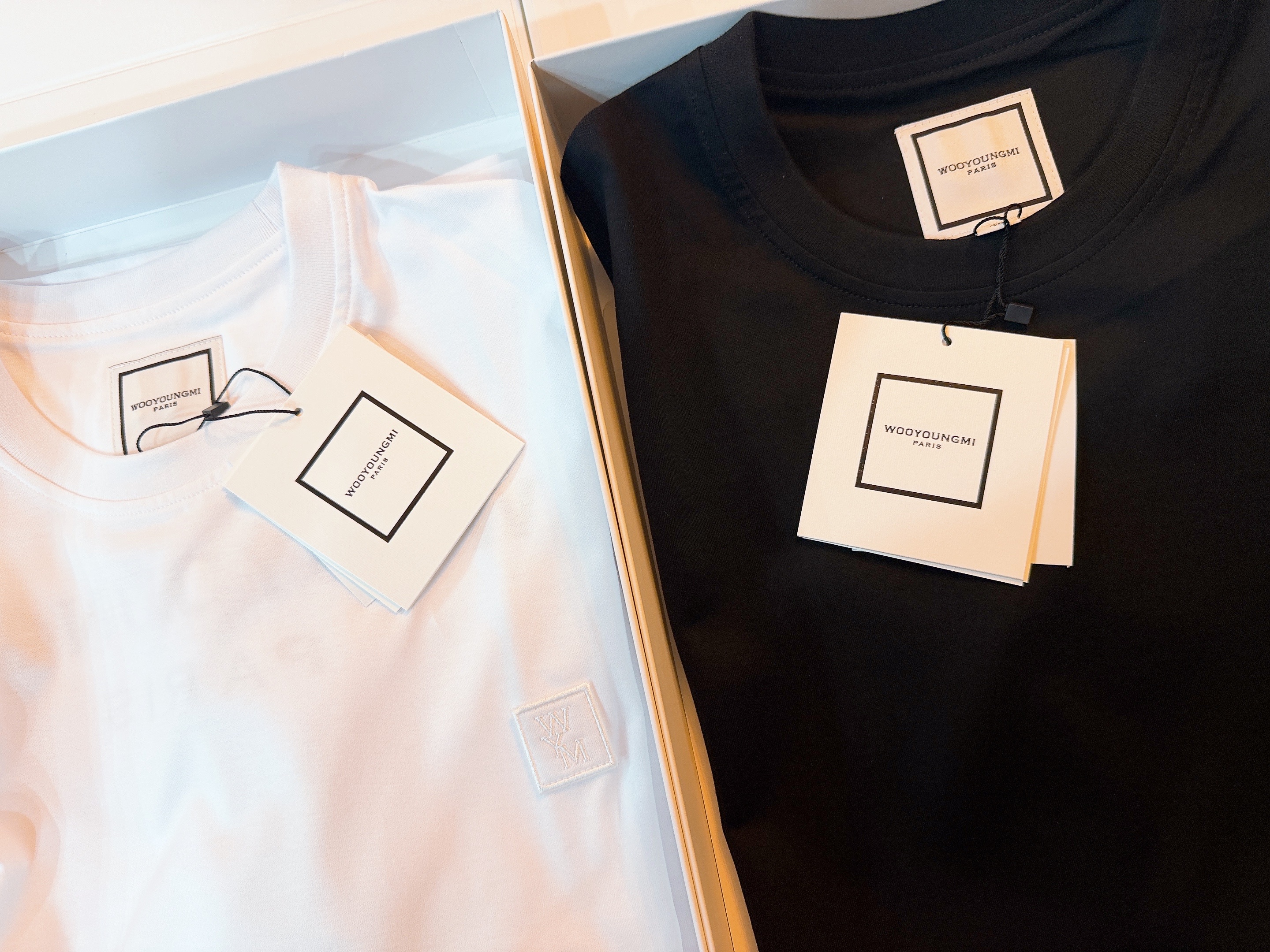Wooyoungmi Cotton Back Logo T-Shirt Black - 26SS, Wooyoungmi Cotton Back Logo T-Shirt White - 26SS 착용 스타일 - 2