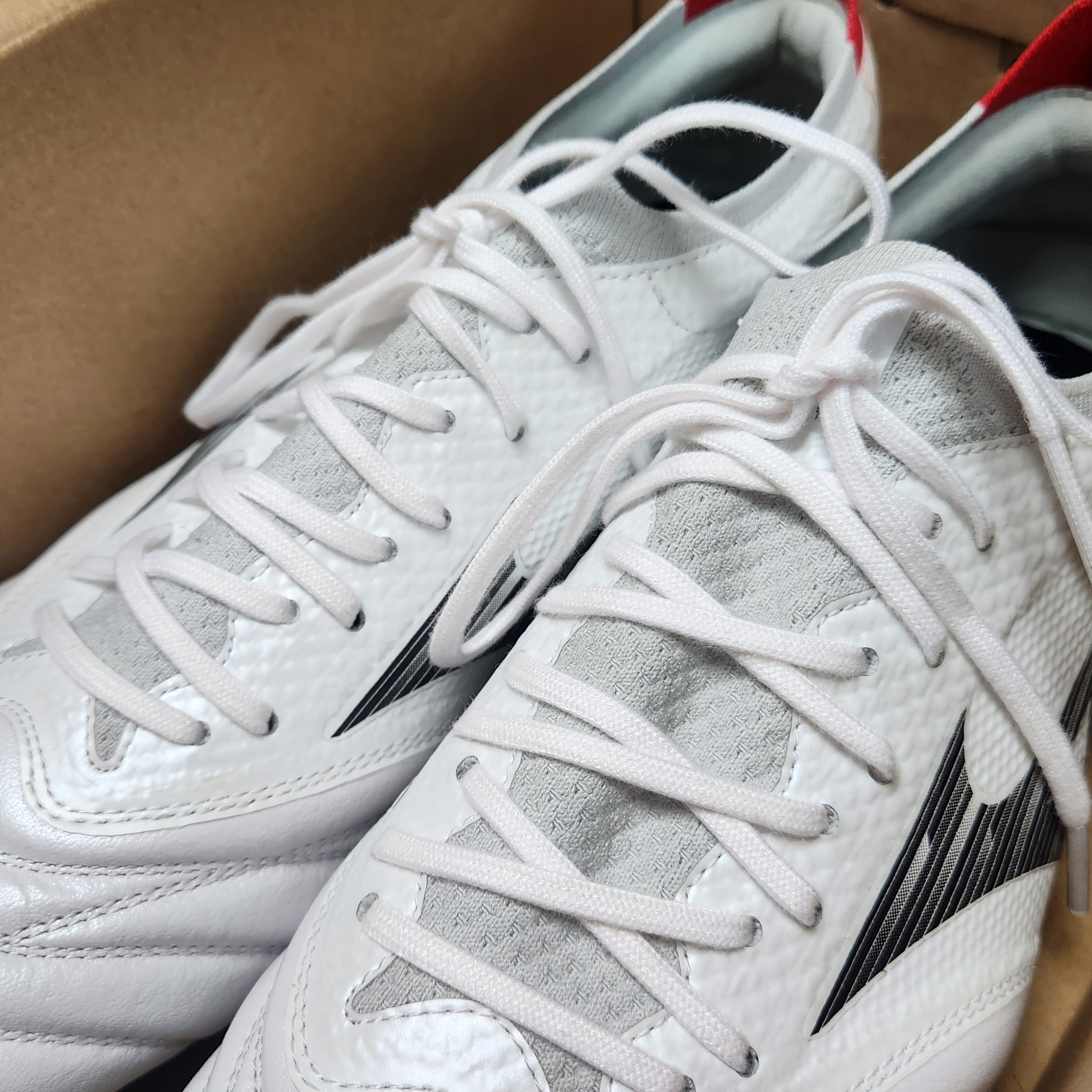 Mizuno Morelia Neo IV B Elite AG White Black 착용 스타일