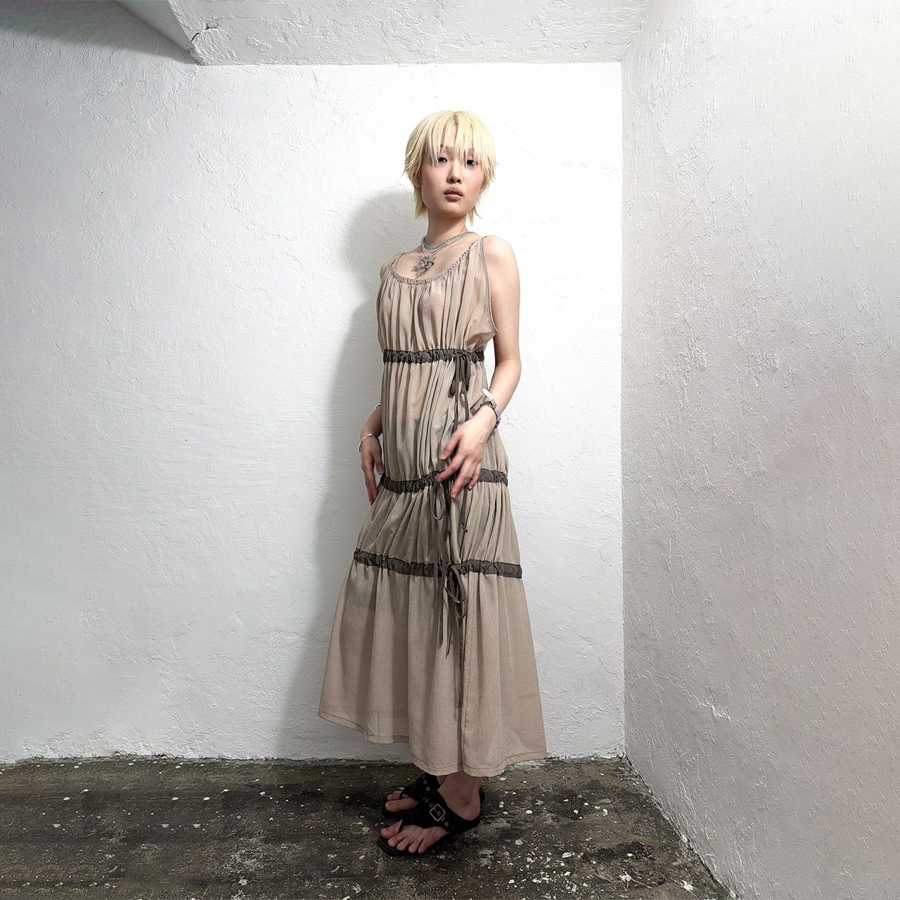 스틸레써디 타이드 셔링 드레스 그레이(Still Lethardy Tied Shirring Dress Grey) - 4