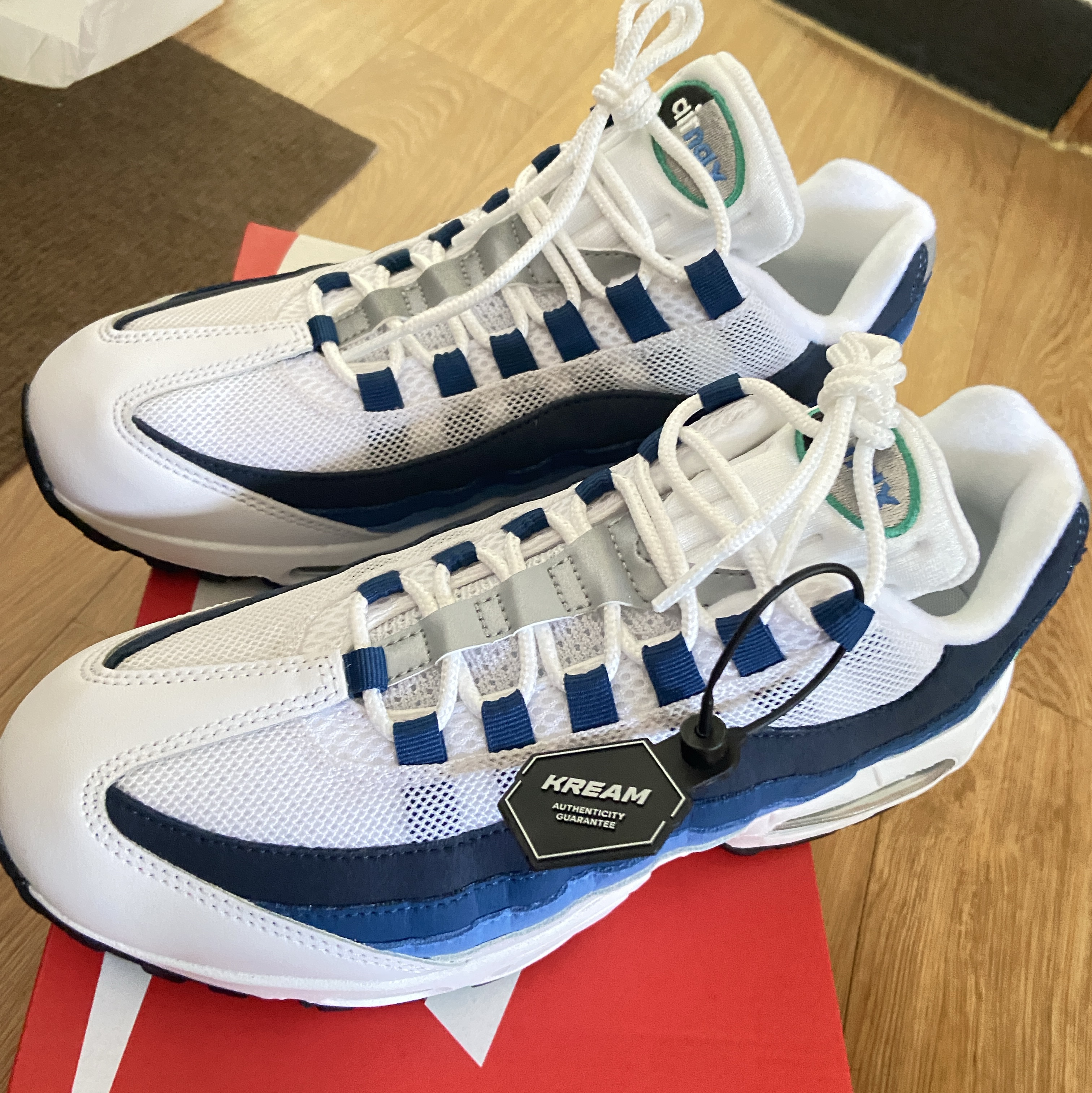 Nike Air Max 95 Big Bubble White Emerald Green 착용 스타일 - 2