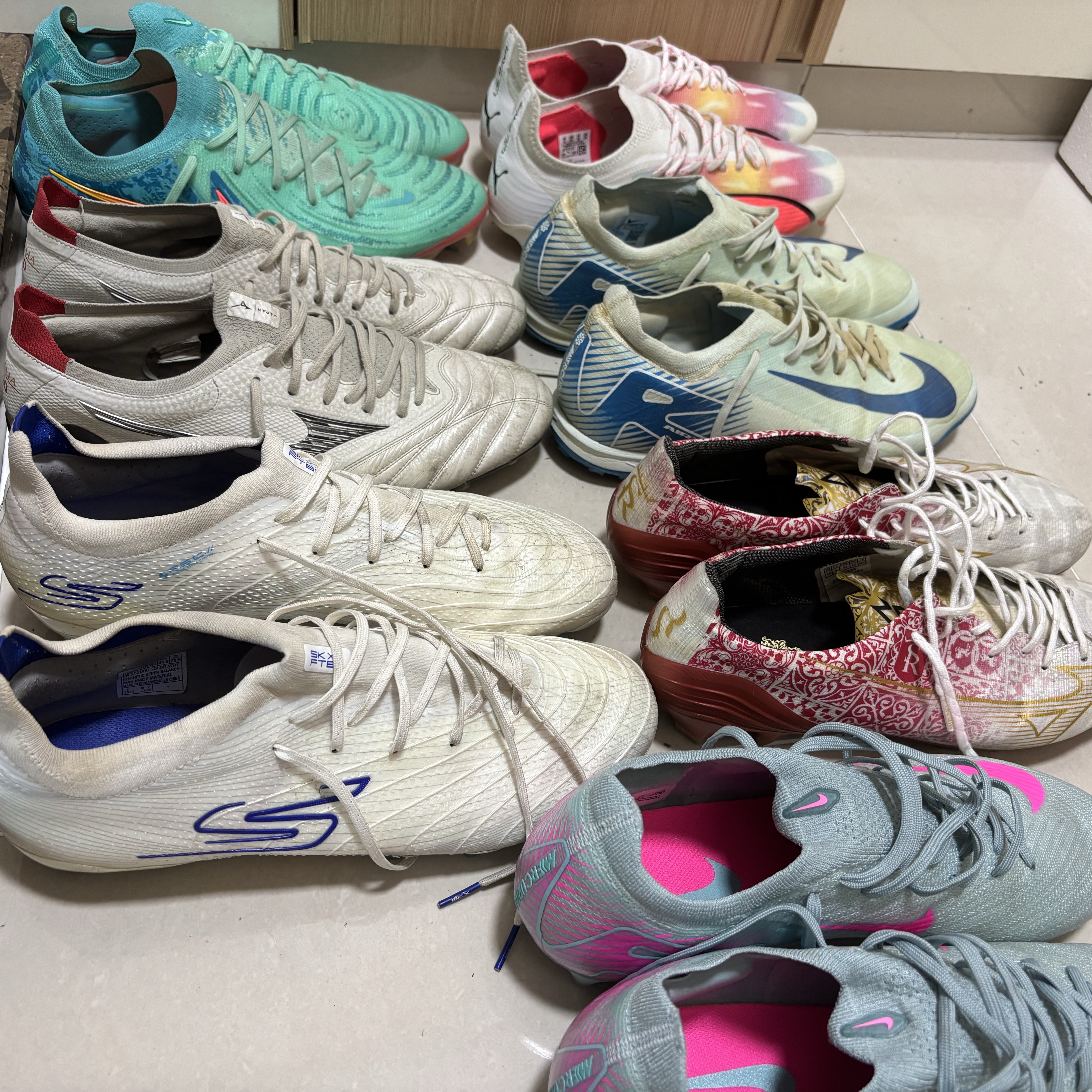 Nike Zoom Mercurial Vapor 16 Elite AG Pro Ocean Cube Pink Blast, Mizuno Alpha Japan SR4 White Gold 착용 스타일 - 2