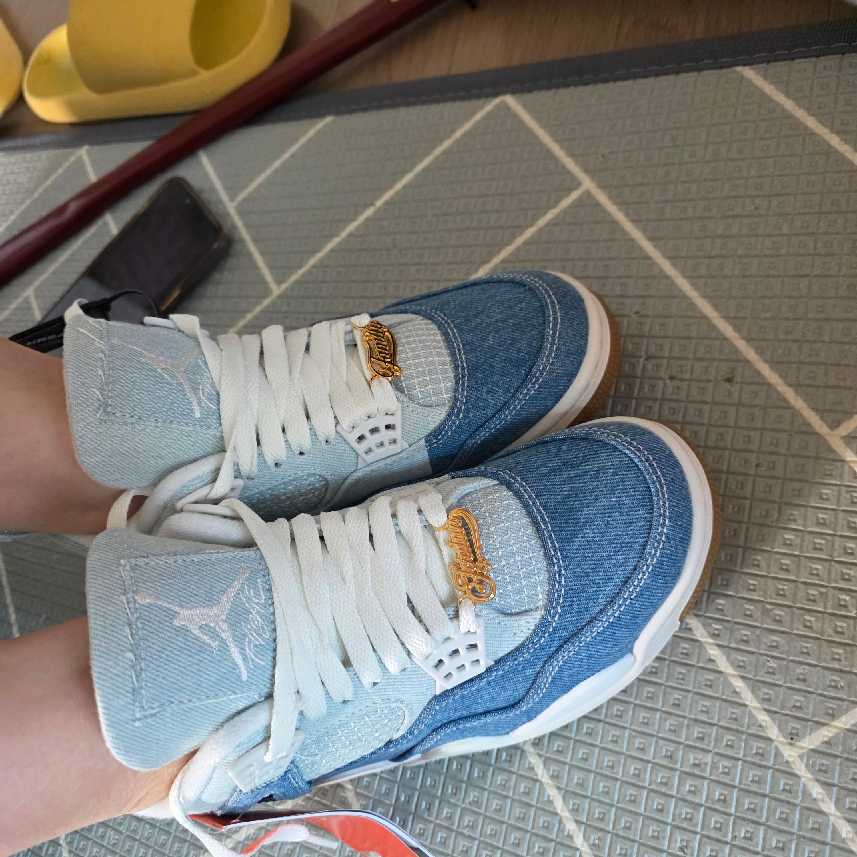 (W) Jordan 4 Sail Gum Light Brown 착용 스타일 - 2