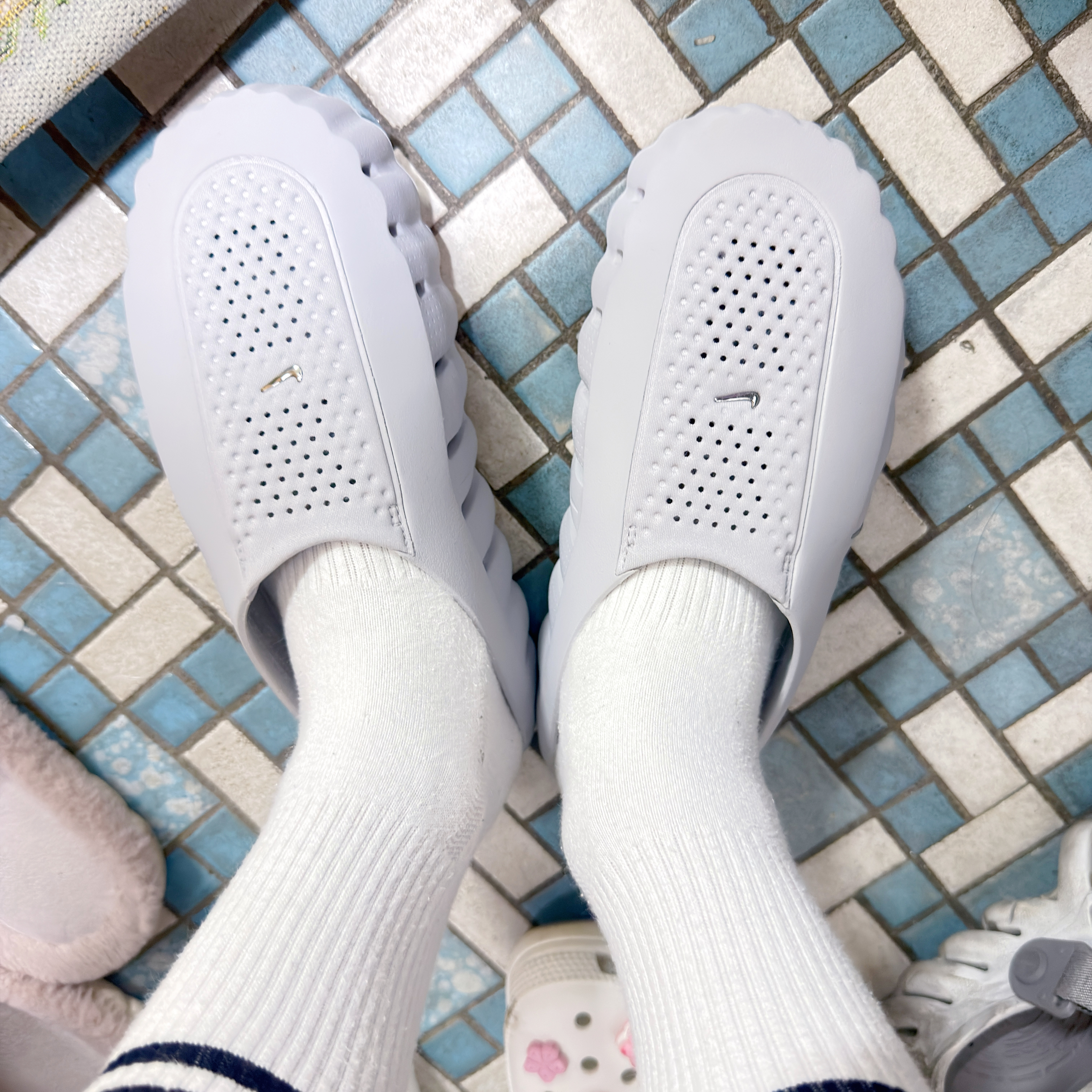 Nike Mind 001 Light Smoke Grey Chrome 착용 스타일 - 4
