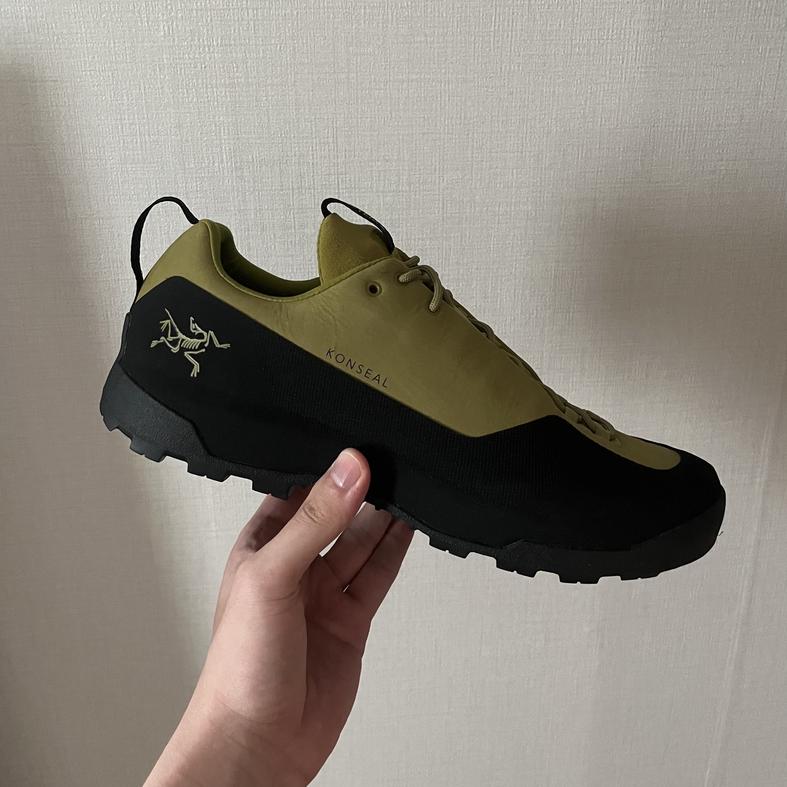 Arc'teryx Konseal Olive Moss Black 착용 스타일 - 1