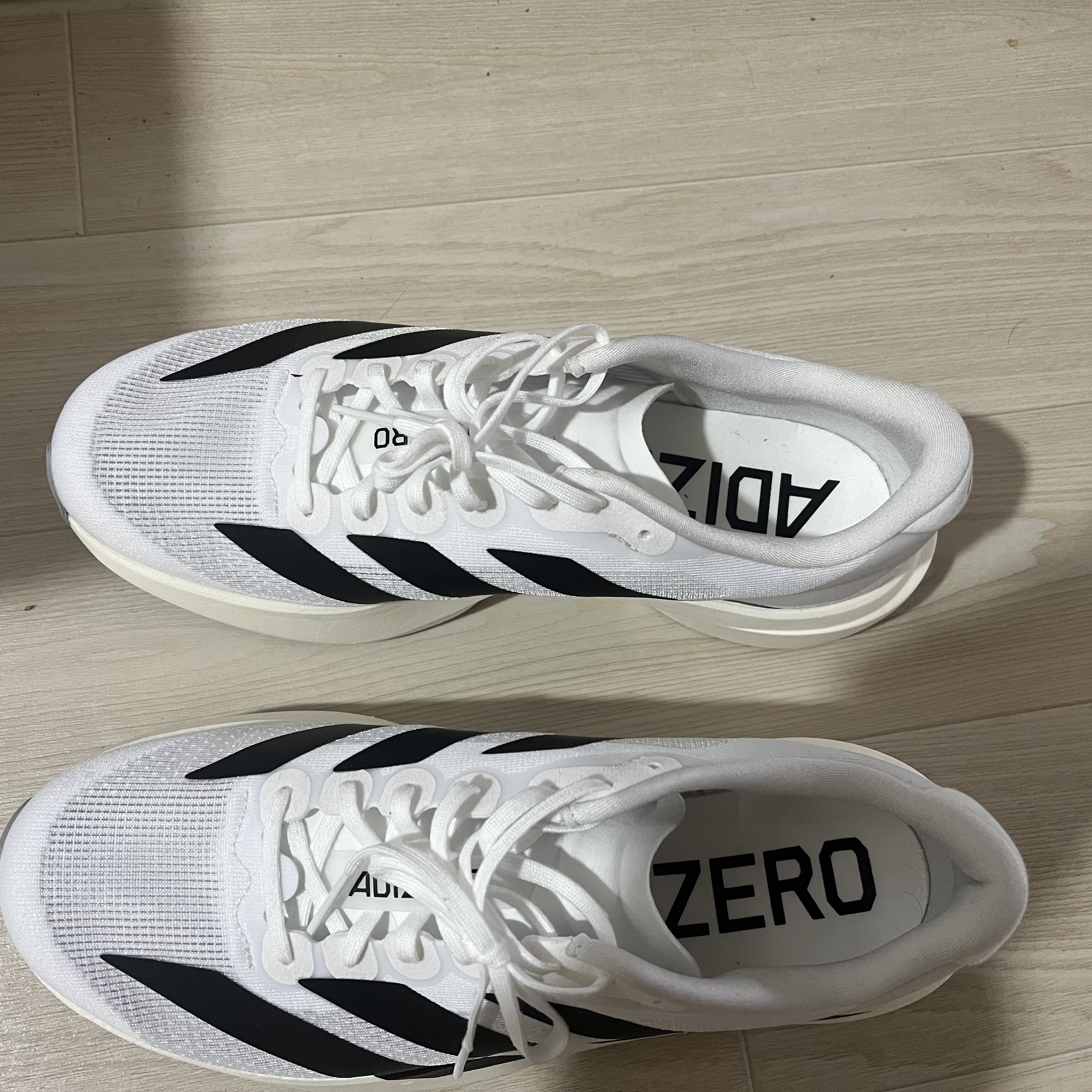 Adidas Adizero EVO SL Cloud White Core Black 착용 스타일 - 2