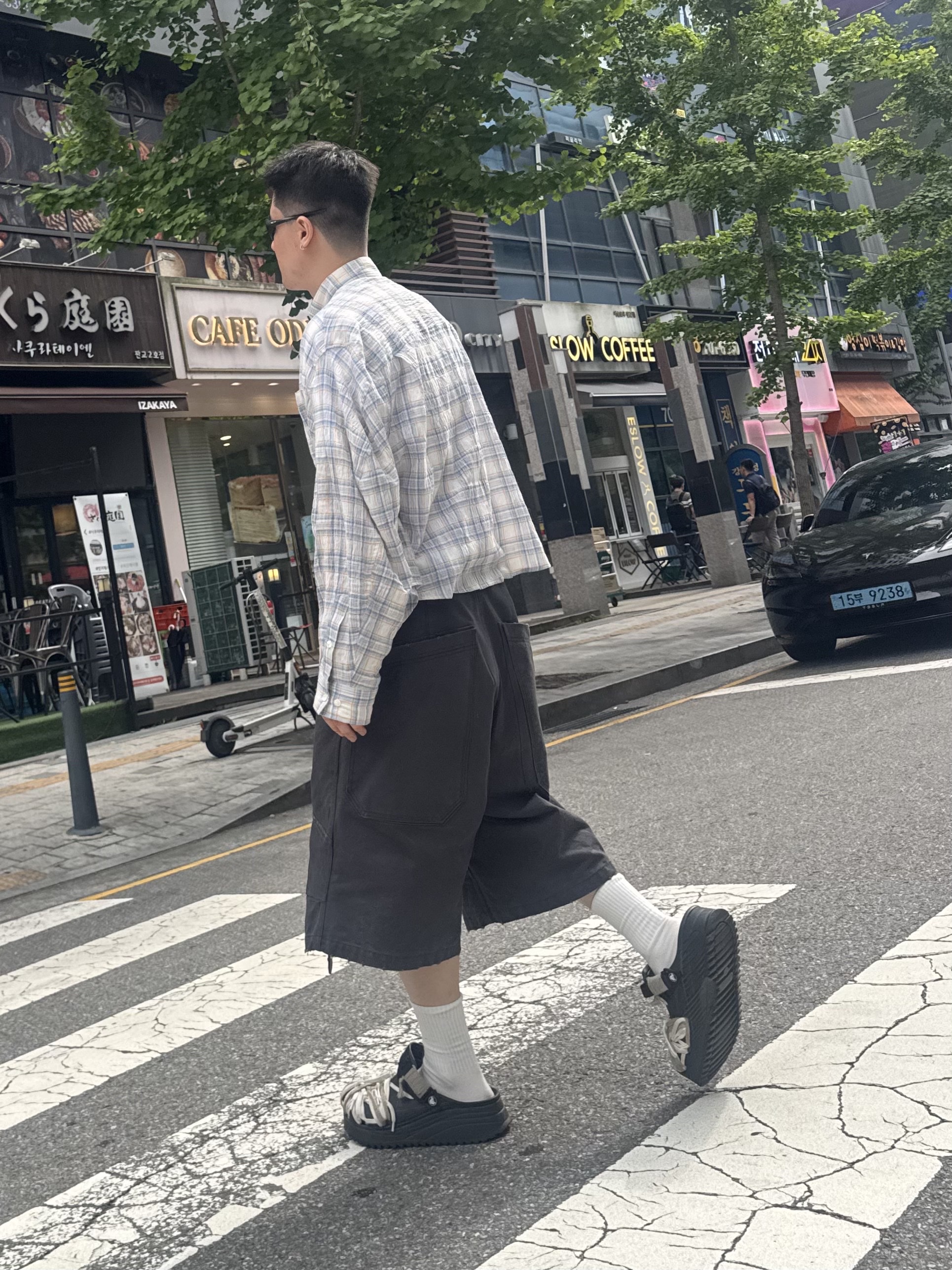 MJD Canvas 3D Knee Shorts Charcoal, MJD Oversized Drippy Shirt Blue 착용 스타일 - 6