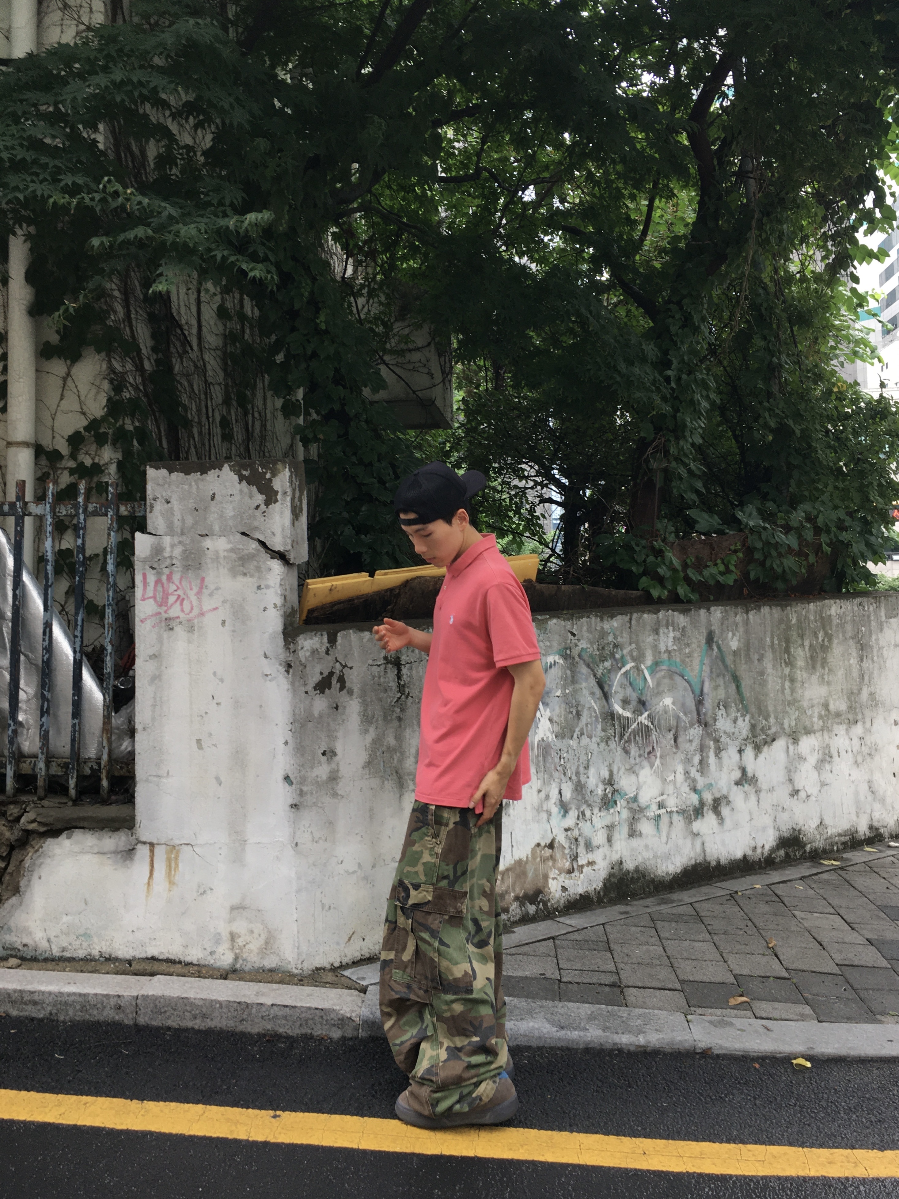 ERL Vamp Skate Electric Gray, NOD Stone Washed Cargo Pants Camo 착용 스타일 - 1