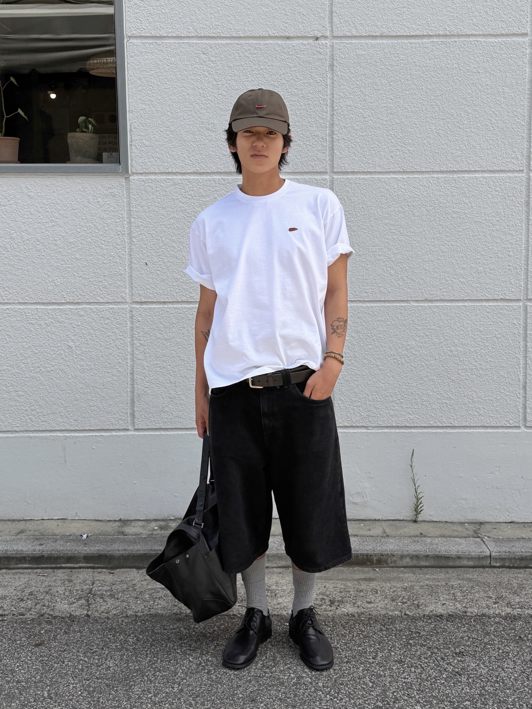 AKRYL Jersey Tee White - 26FW, AKRYL Icon Cap Maron - 26FW 착용 스타일 - 2
