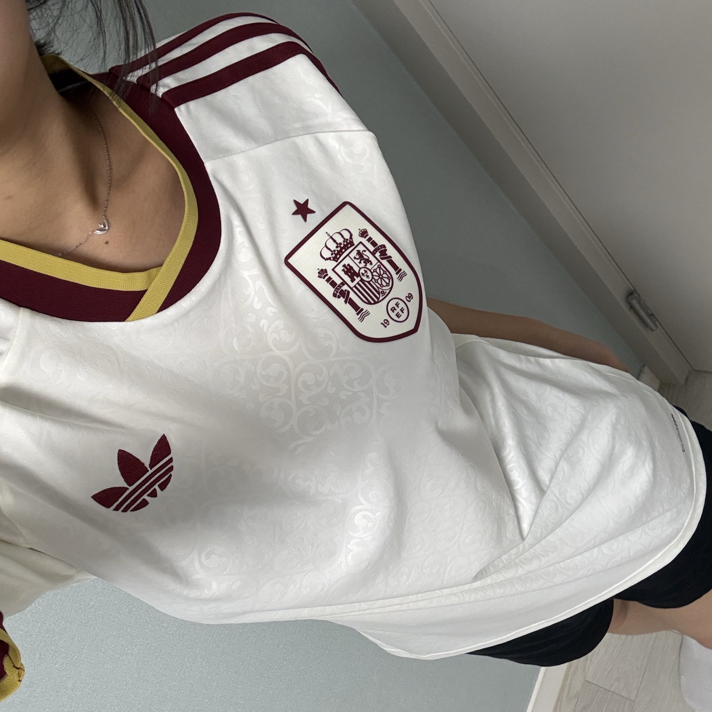 Adidas Spain 2026 Away Jersey Off White - KR Sizing (Non Marking Ver.) 착용 스타일