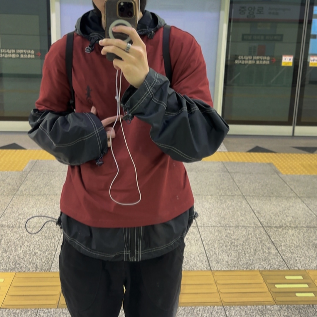 Converse x Ader Error Shapes Light Jacket Converse Black, Arc'teryx Konseal 15 Backpack Black 착용 스타일 - 3