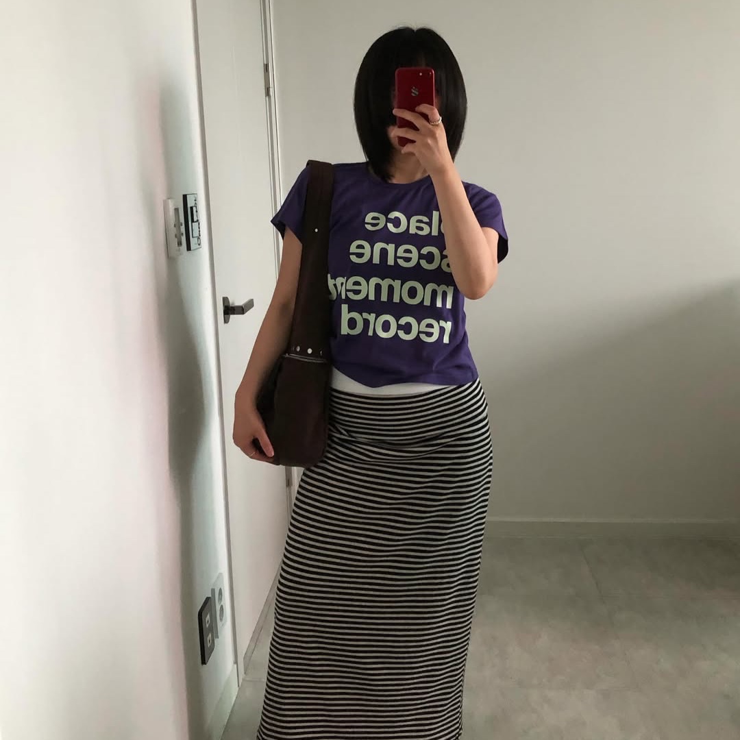 SLOW RECORD HOUSE Archive Typo T-Shirt Purple 착용 스타일 - 2