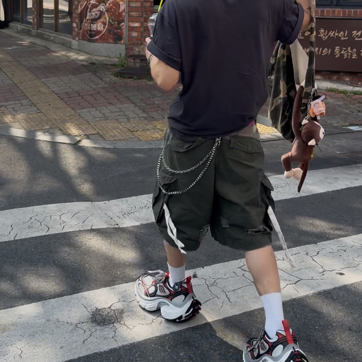 Balenciaga 10XL Sneakers Grey White Red 착용 스타일 - 3